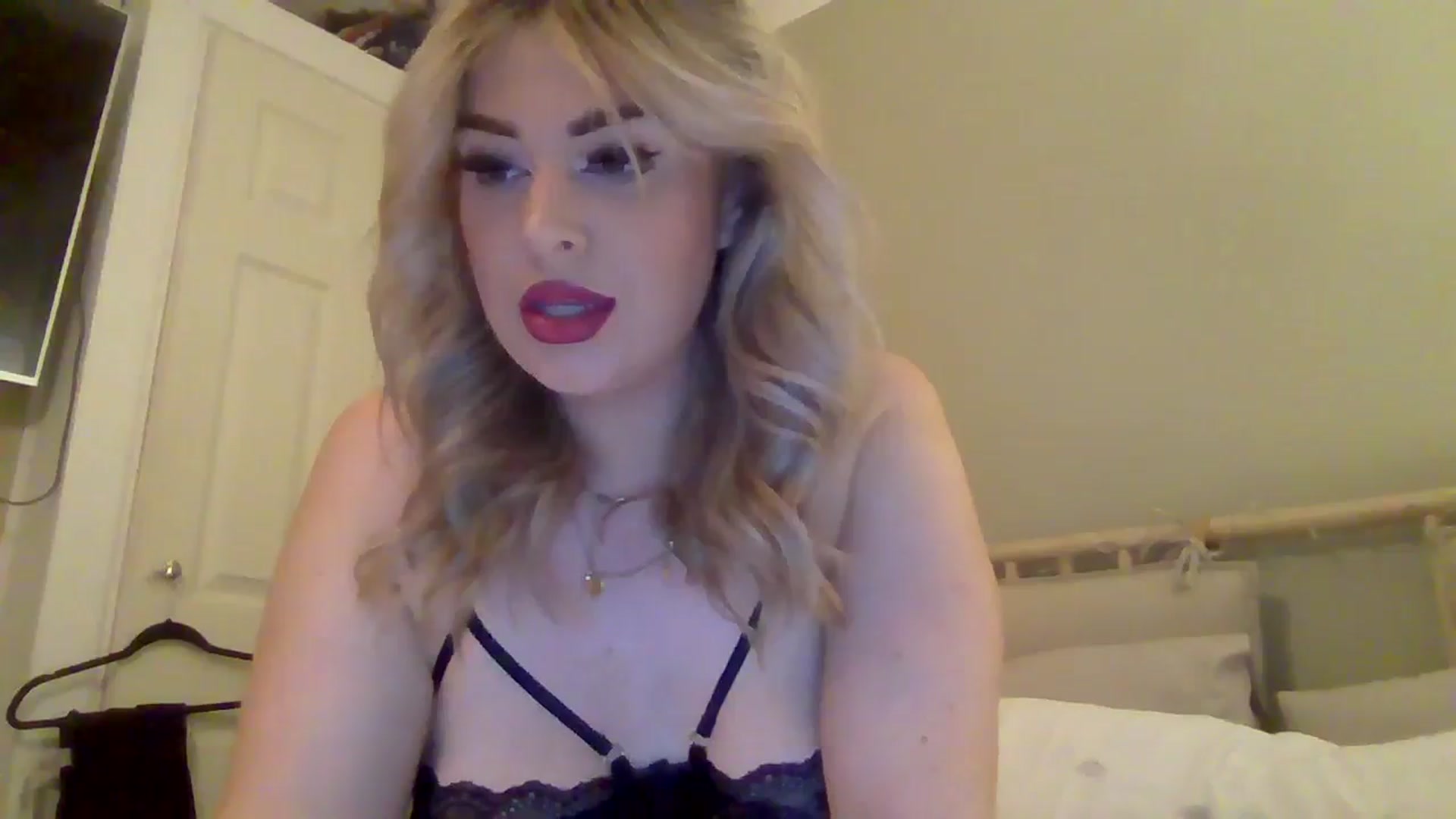 Gallery image thumbnail from Roxy_Reveals's myfreecams stream on, 04/09/2025, 22:37 image 20 of 20