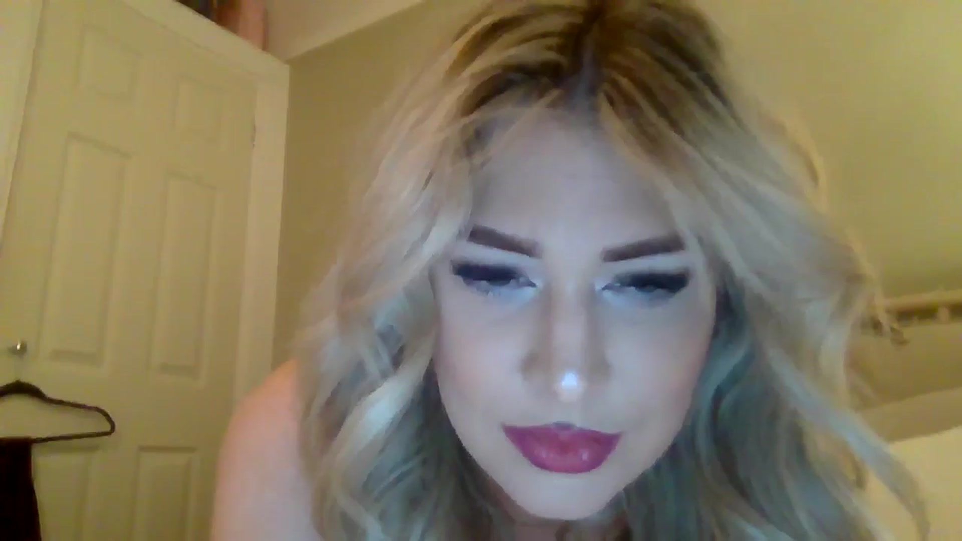 Gallery image thumbnail from Roxy_Reveals's myfreecams stream on, 04/09/2025, 22:37 image 4 of 20
