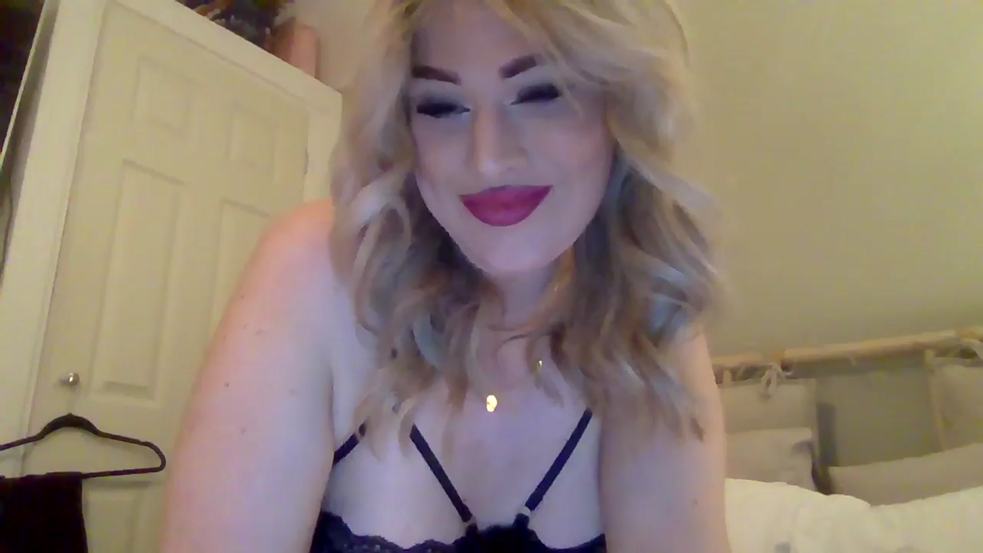 Gallery image thumbnail from Roxy_Reveals's myfreecams stream on, 04/09/2025, 22:37 image 14 of 20