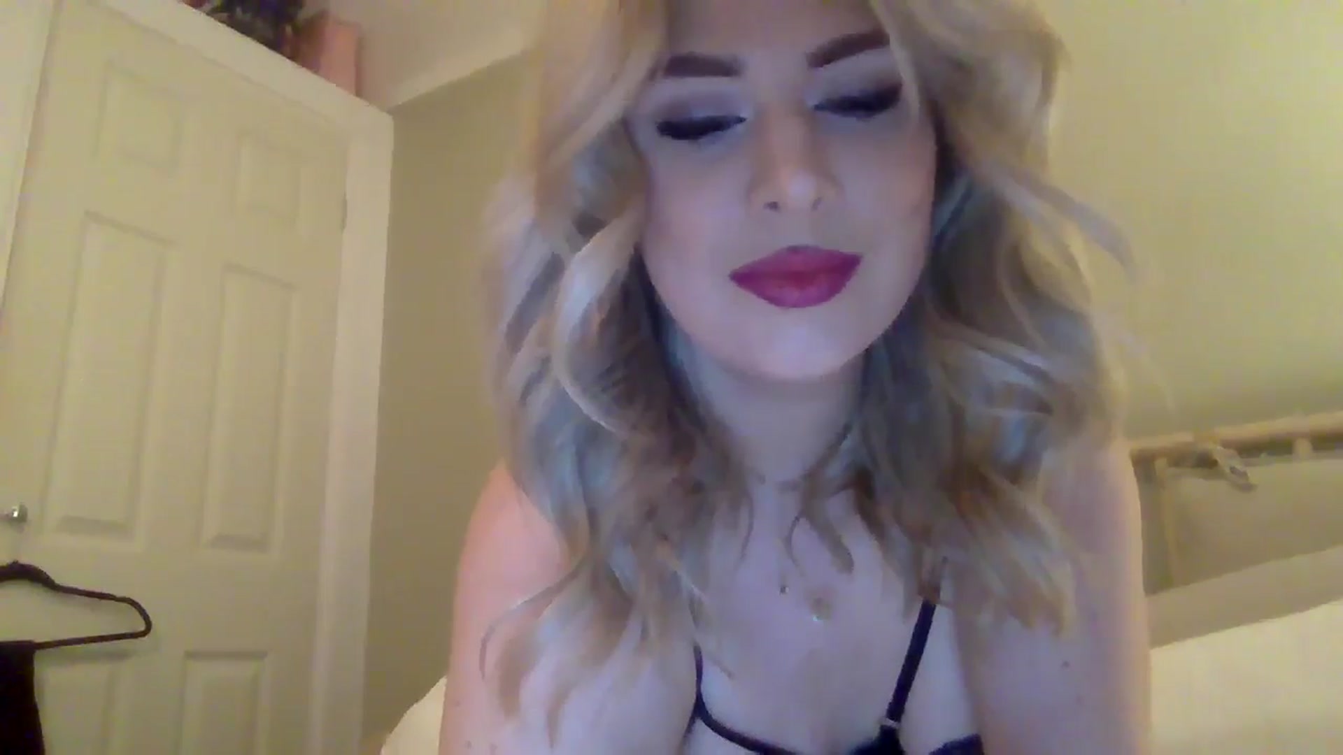Gallery image thumbnail from Roxy_Reveals's myfreecams stream on, 04/09/2025, 22:37 image 5 of 20