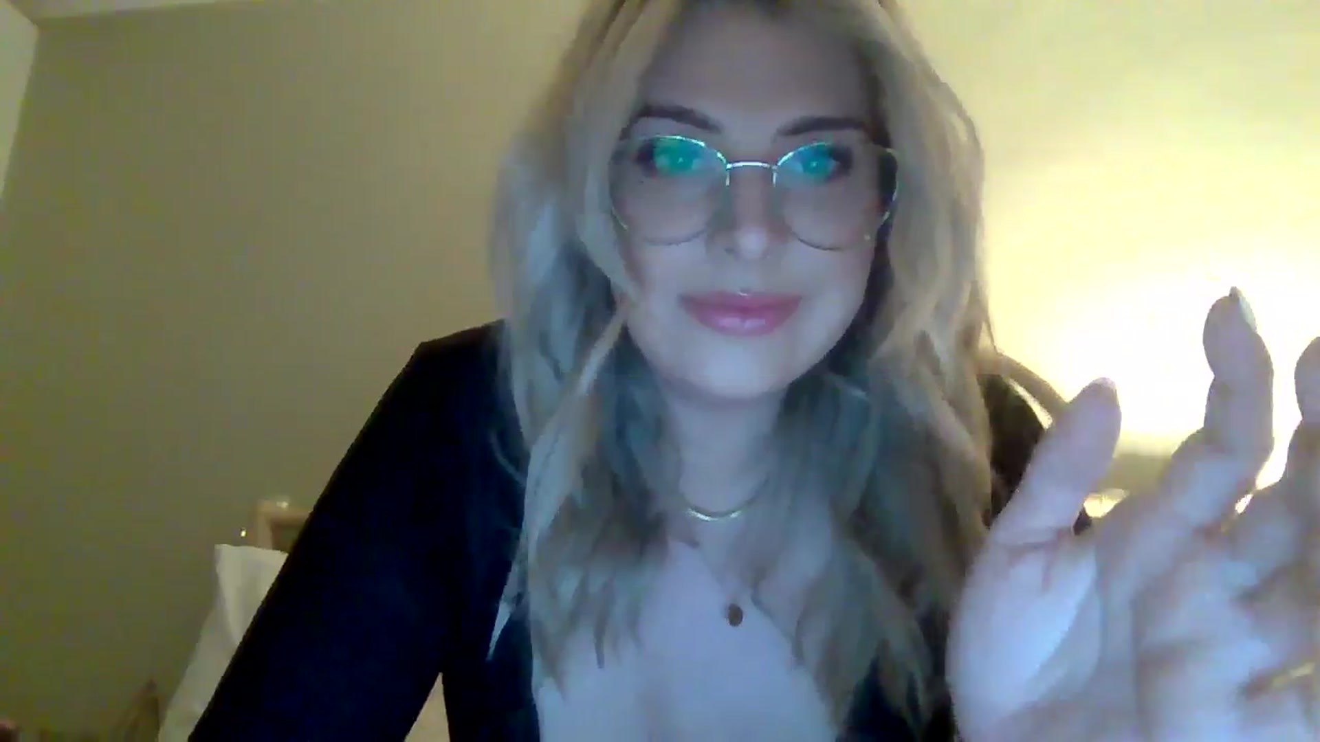 Gallery image thumbnail from Roxy_Reveals's myfreecams stream on, 04/13/2025, 21:18 image 14 of 20