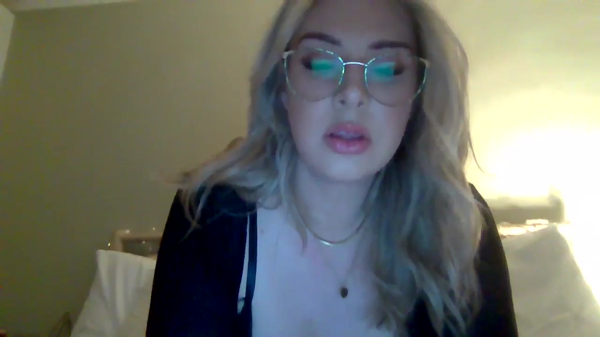 Gallery image thumbnail from Roxy_Reveals's myfreecams stream on, 04/13/2025, 21:18 image 8 of 20