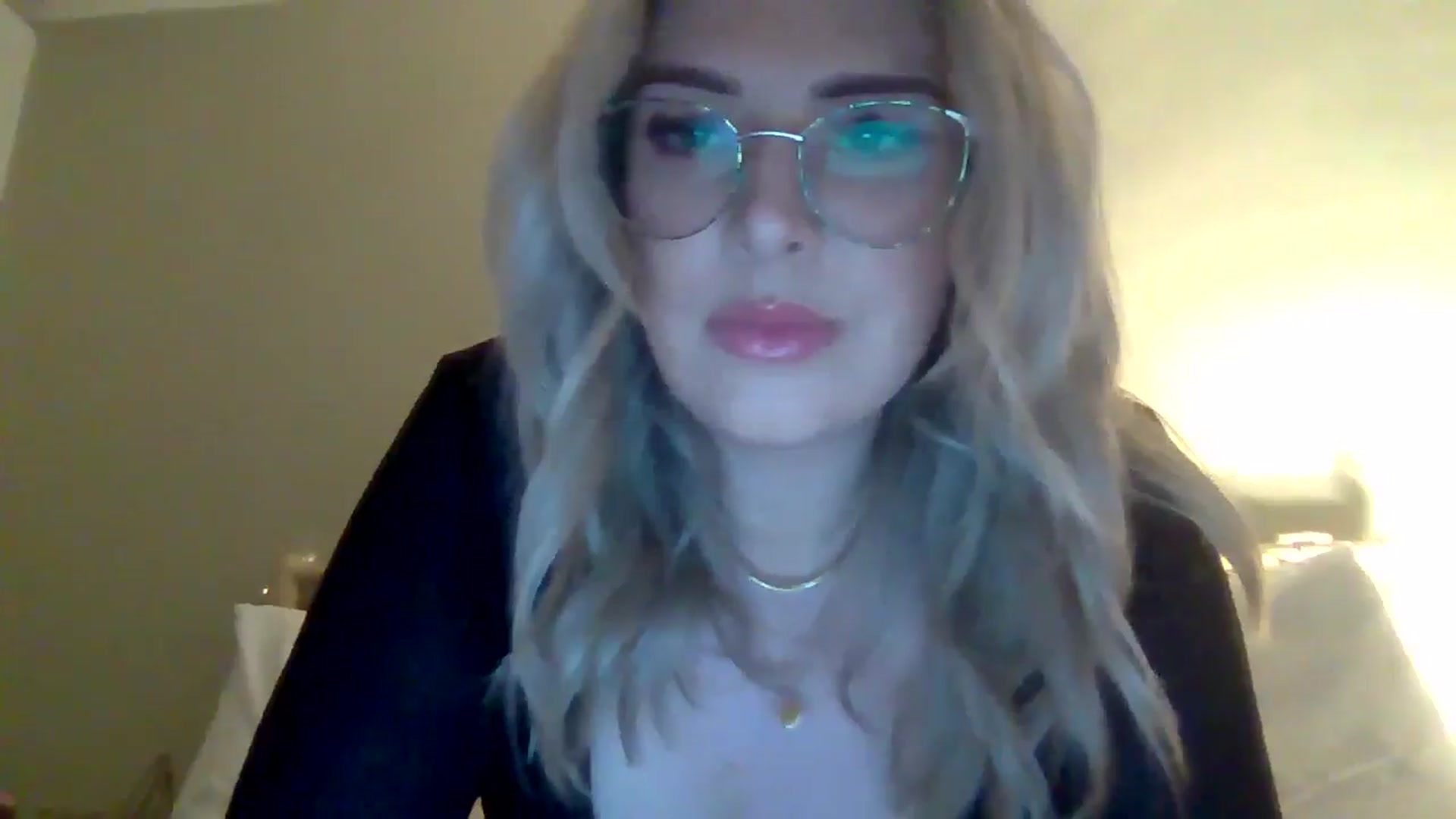 Gallery image thumbnail from Roxy_Reveals's myfreecams stream on, 04/13/2025, 21:18 image 15 of 20