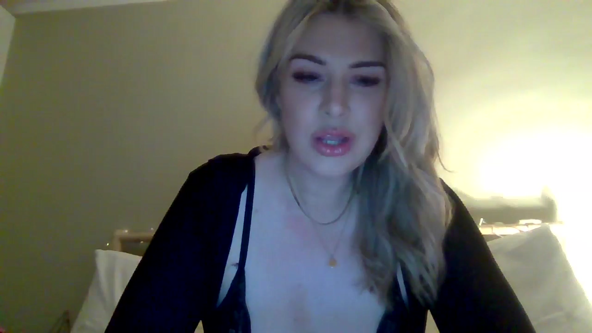 Gallery image thumbnail from Roxy_Reveals's myfreecams stream on, 04/13/2025, 21:18 image 7 of 20