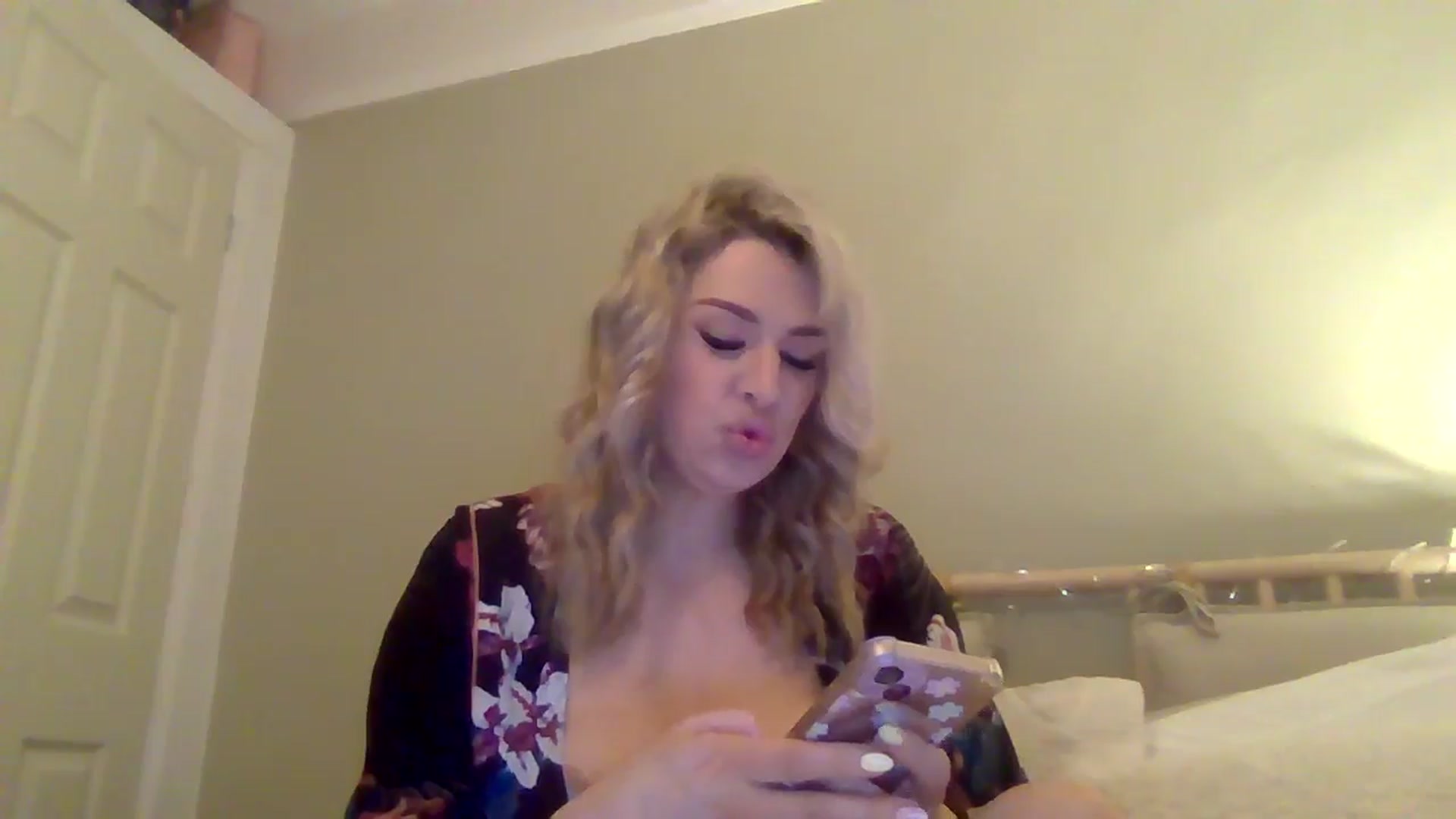 Gallery image thumbnail from Roxy_Reveals's myfreecams stream on, 04/15/2025, 20:37 image 9 of 20