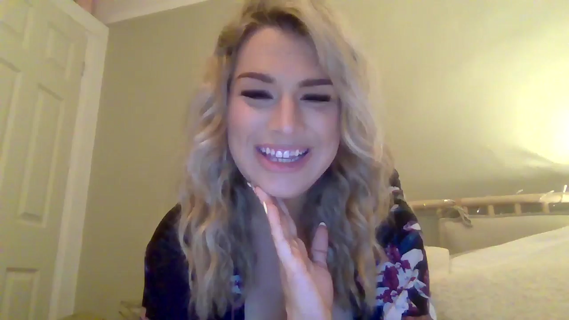 Gallery image thumbnail from Roxy_Reveals's myfreecams stream on, 04/15/2025, 20:37 image 7 of 20