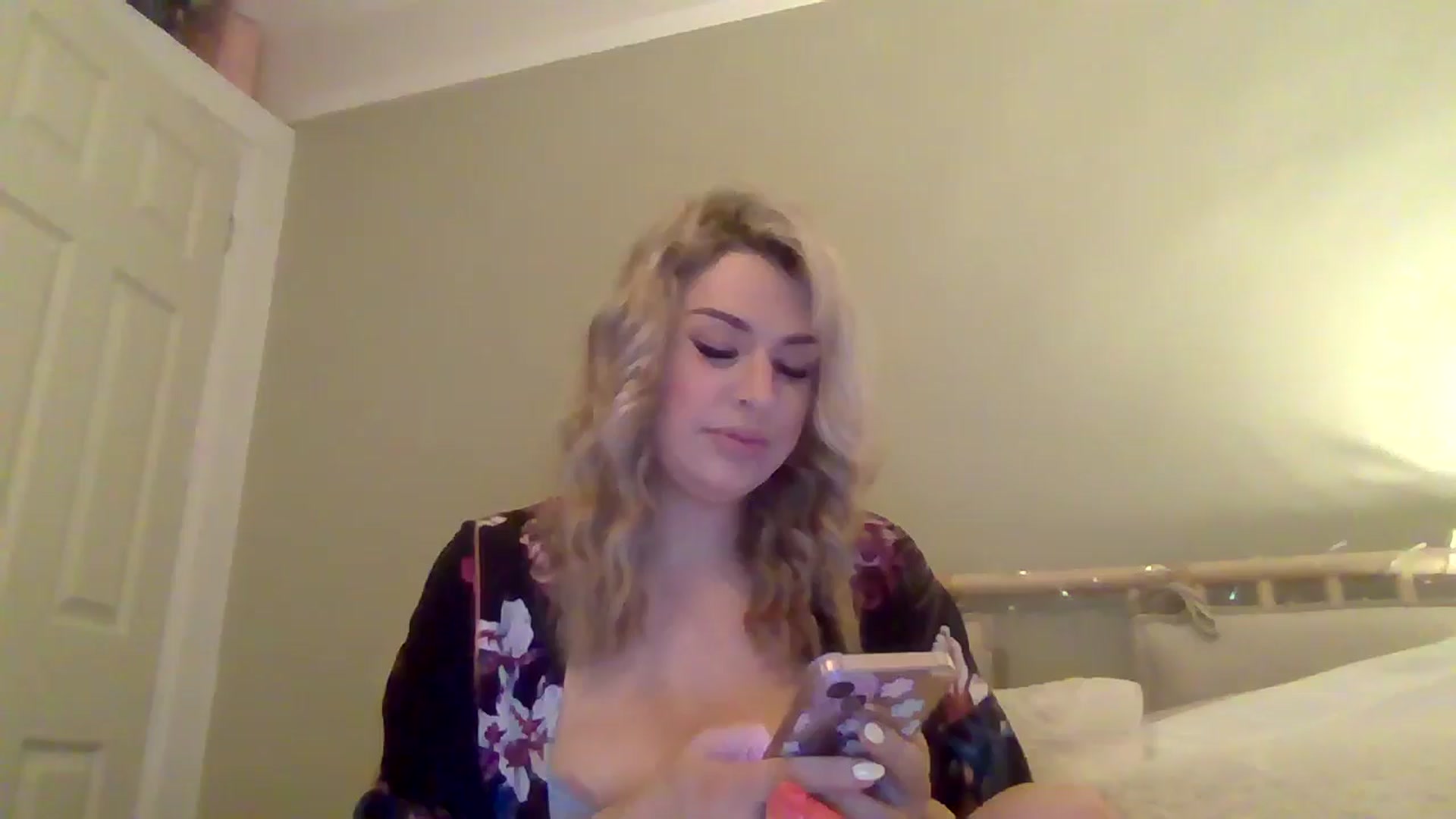 Gallery image thumbnail from Roxy_Reveals's myfreecams stream on, 04/15/2025, 20:37 image 10 of 20