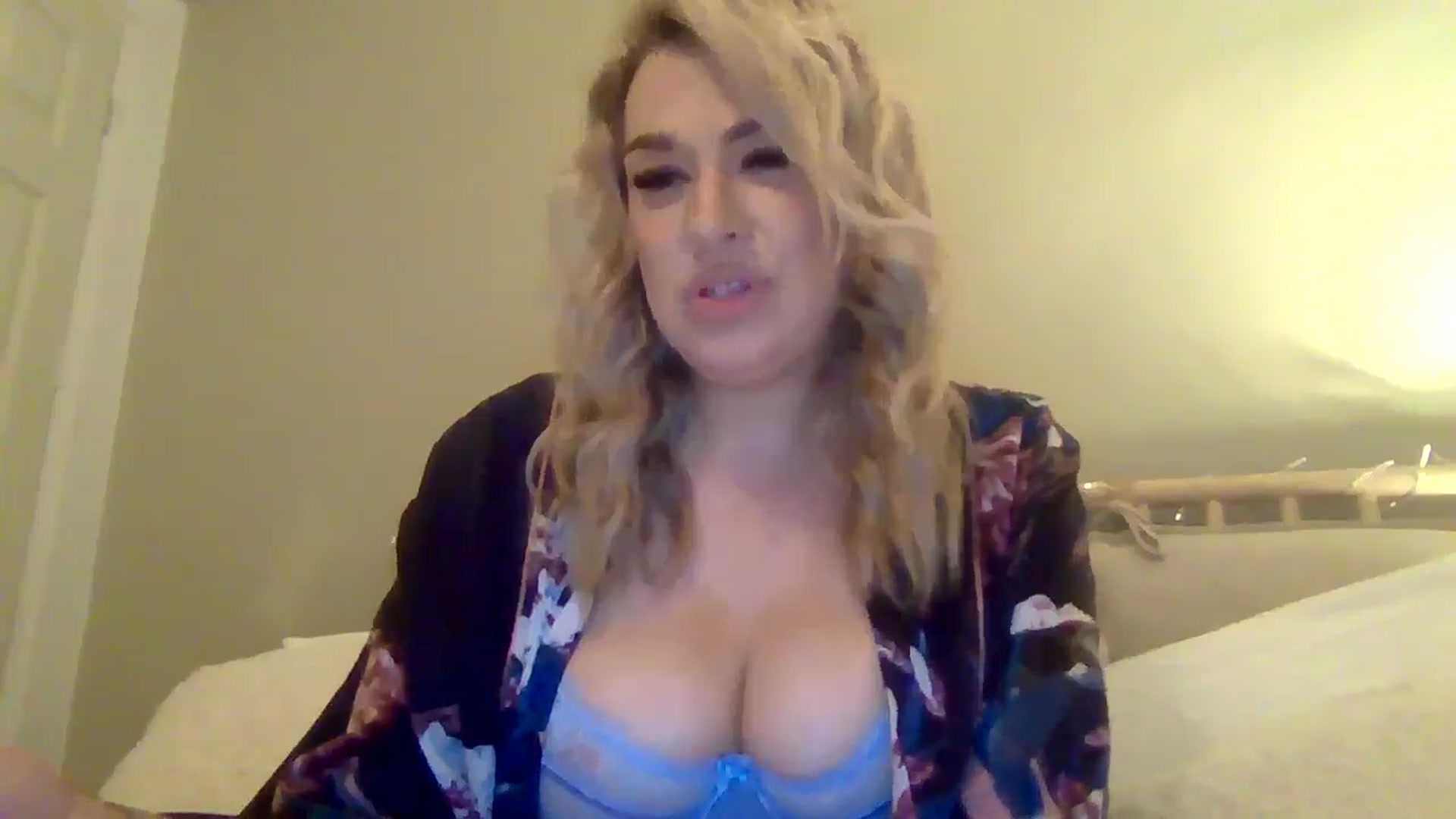 Gallery image thumbnail from Roxy_Reveals's myfreecams stream on, 04/15/2025, 21:32 image 11 of 20