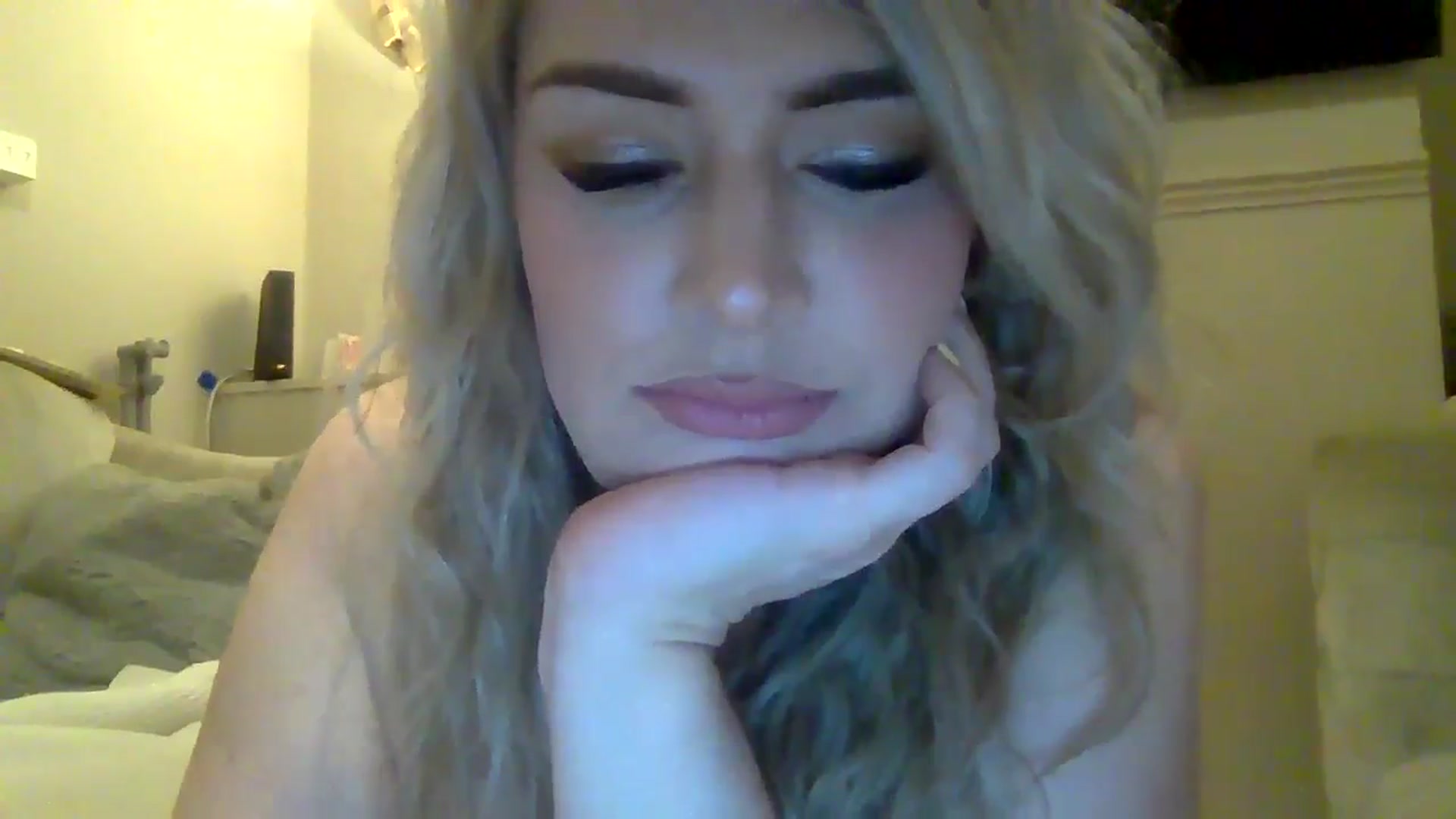 Gallery image thumbnail from Roxy_Reveals's myfreecams stream on, 04/21/2025, 23:34 image 19 of 20