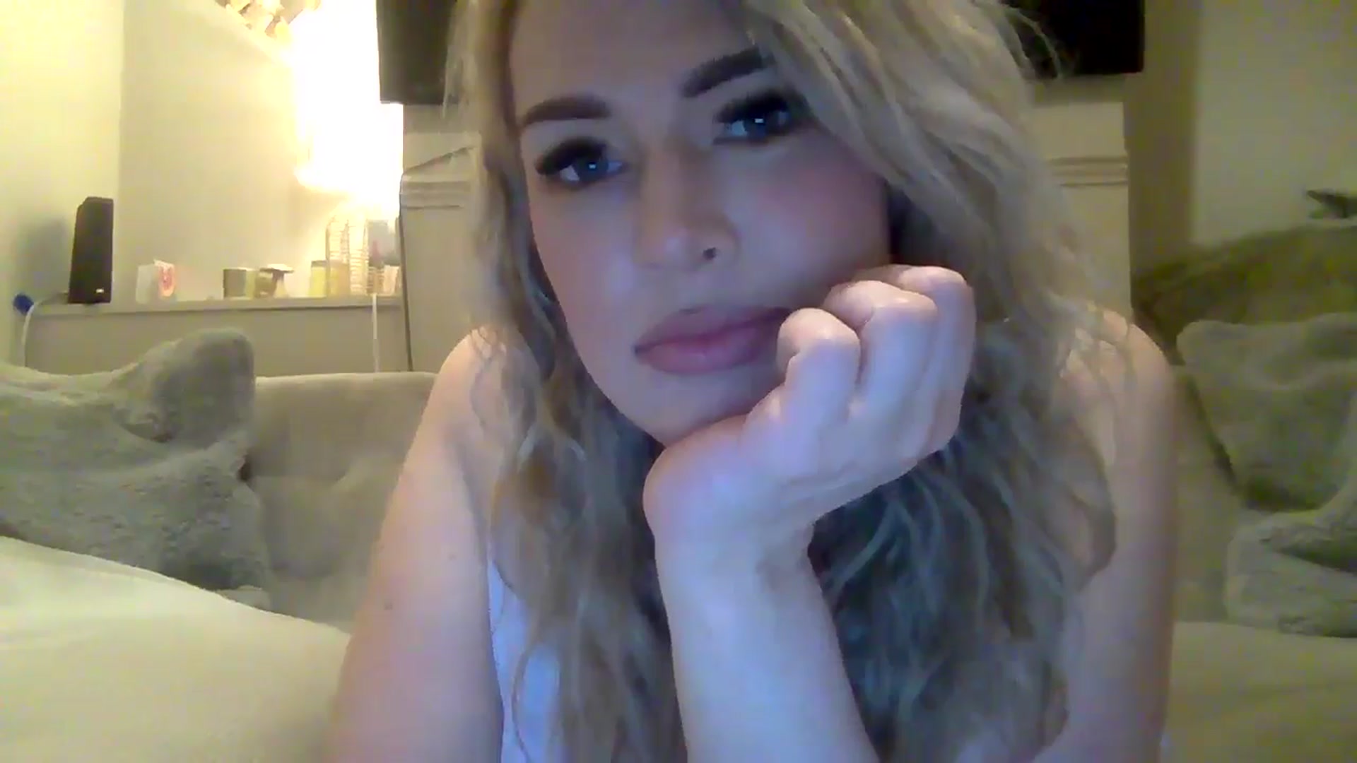 Gallery image thumbnail from Roxy_Reveals's myfreecams stream on, 04/21/2025, 23:34 image 3 of 20