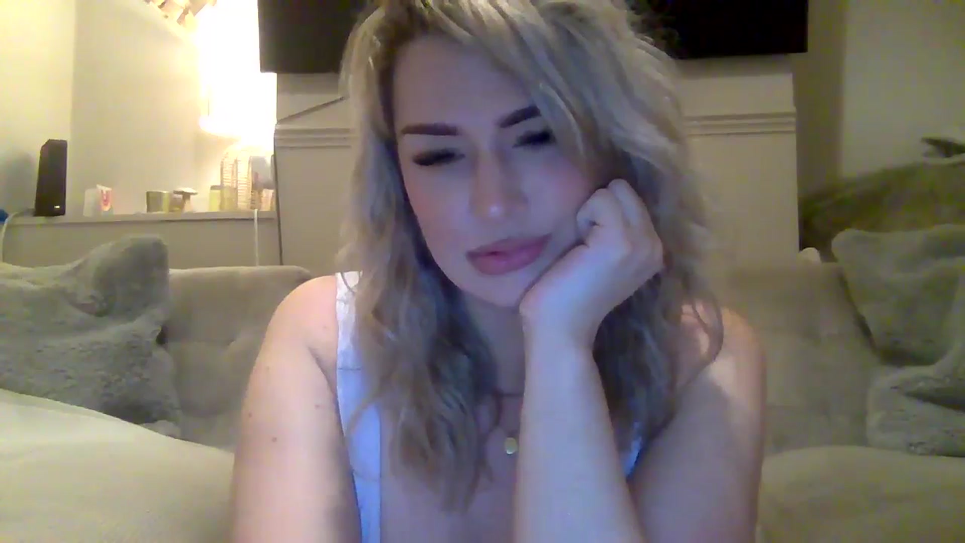 Gallery image thumbnail from Roxy_Reveals's myfreecams stream on, 04/21/2025, 23:34 image 5 of 20
