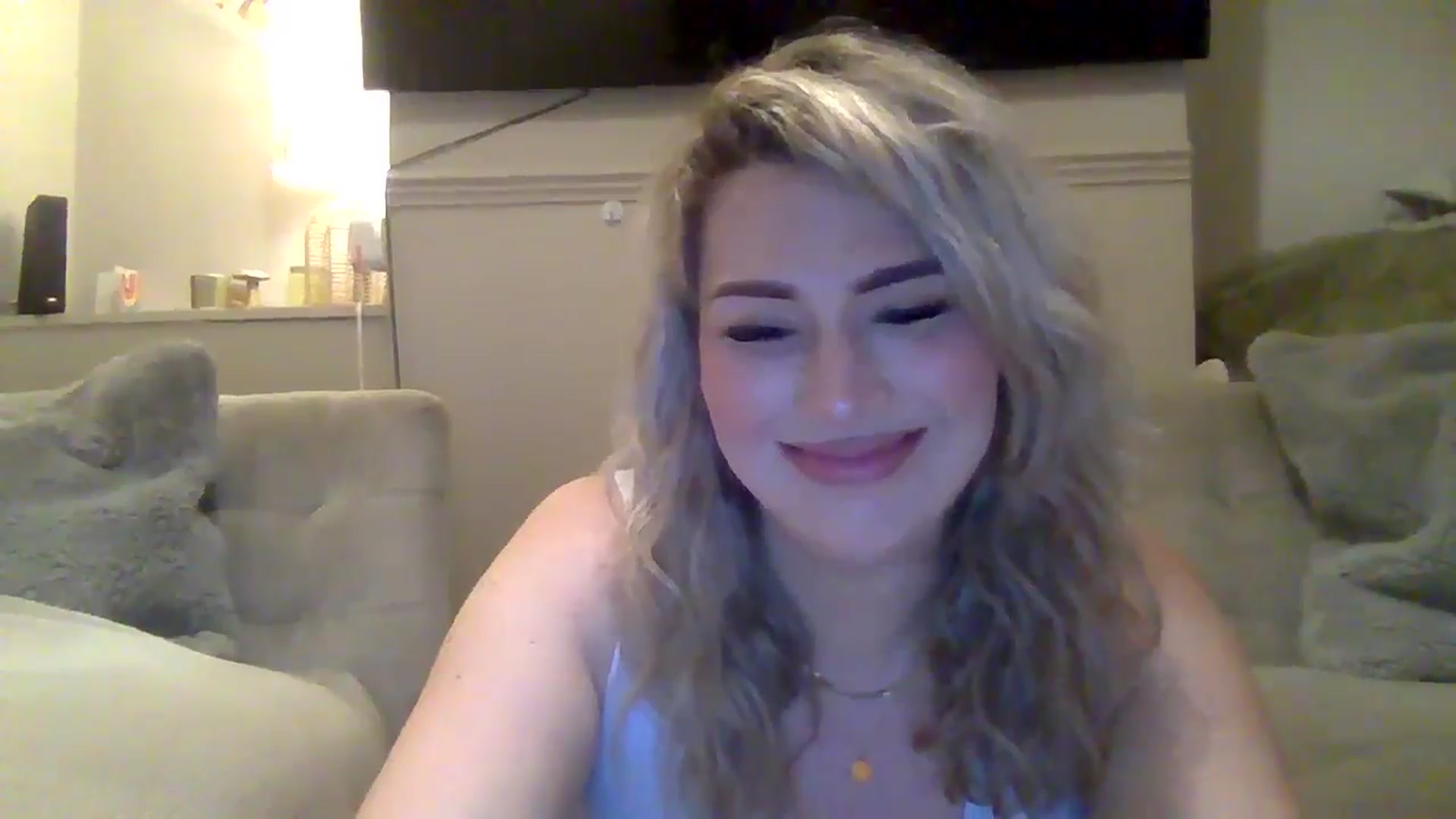 Gallery image thumbnail from Roxy_Reveals's myfreecams stream on, 04/21/2025, 23:34 image 4 of 20