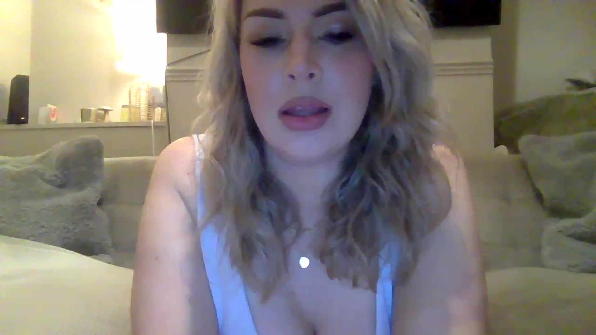 Gallery image thumbnail from Roxy_Reveals's myfreecams stream on, 04/21/2025, 23:34 image 7 of 20