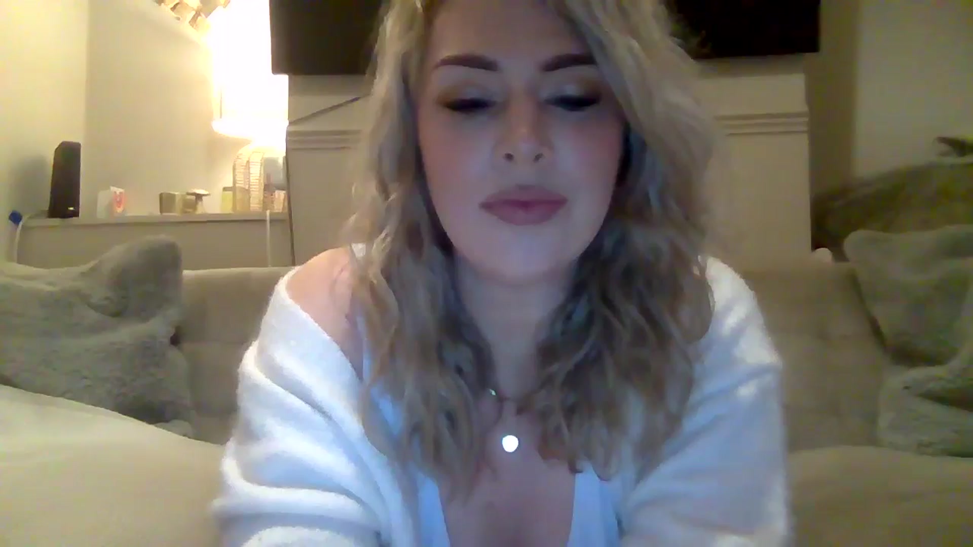 Gallery image thumbnail from Roxy_Reveals's myfreecams stream on, 04/21/2025, 23:34 image 2 of 20