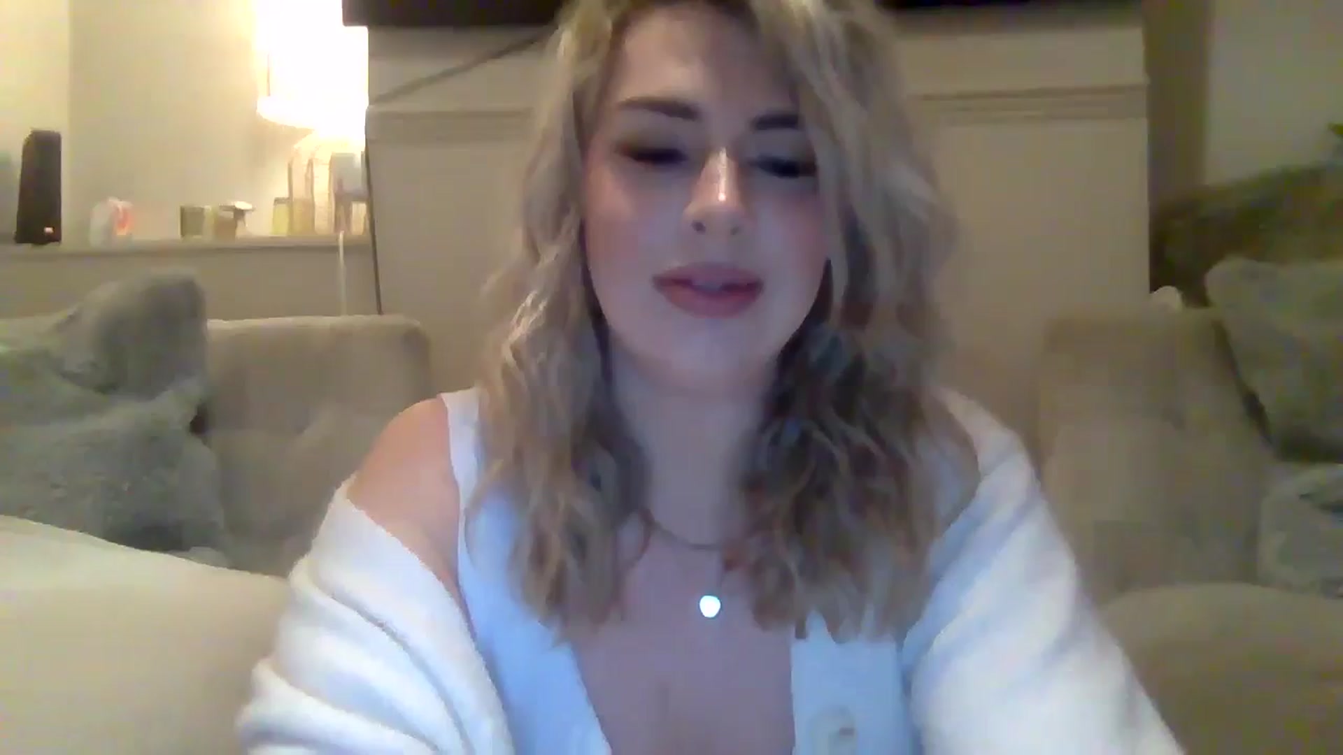 Gallery image thumbnail from Roxy_Reveals's myfreecams stream on, 04/21/2025, 23:34 image 1 of 20