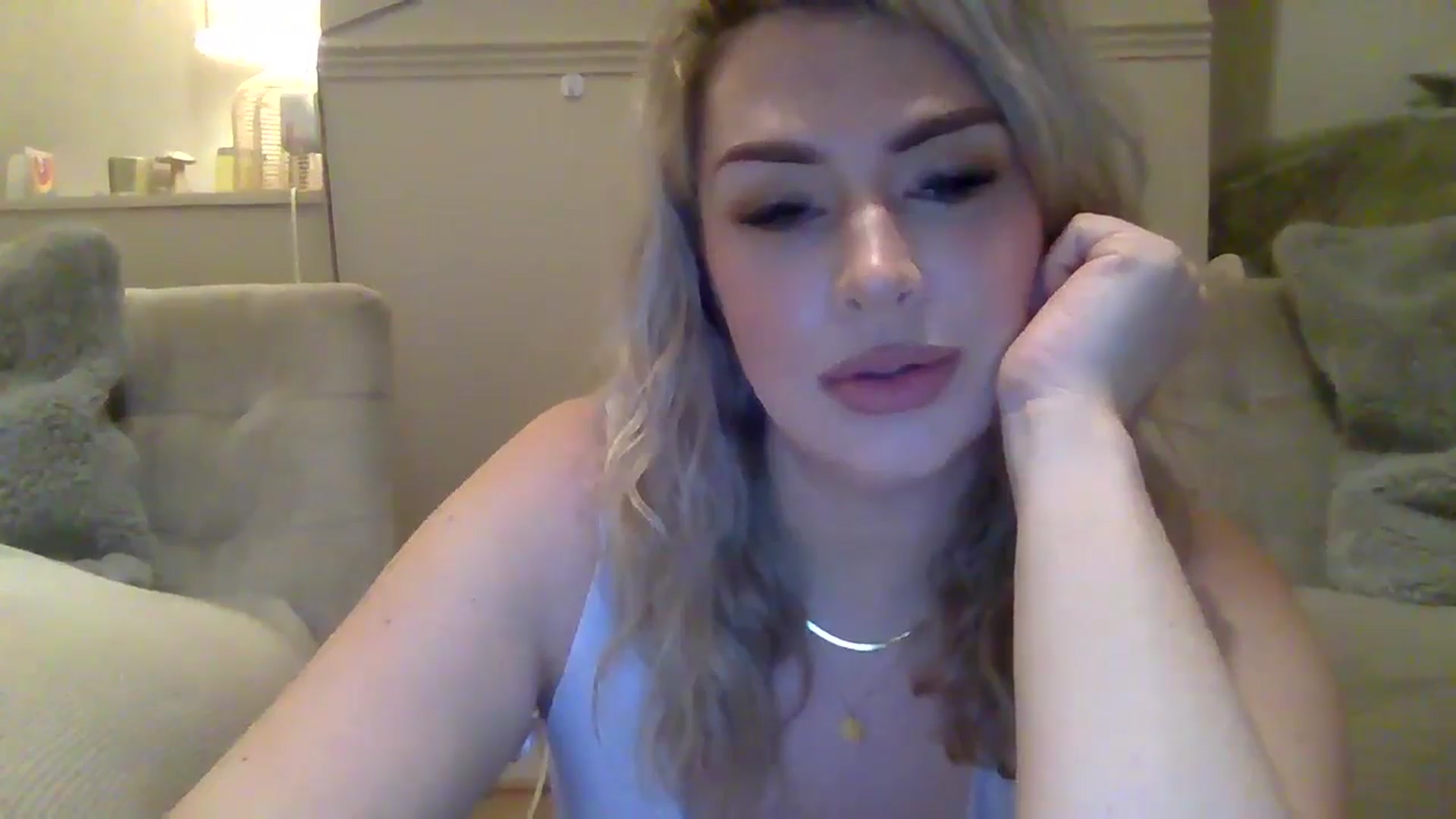 Gallery image thumbnail from Roxy_Reveals's myfreecams stream on, 04/21/2025, 23:34 image 6 of 20