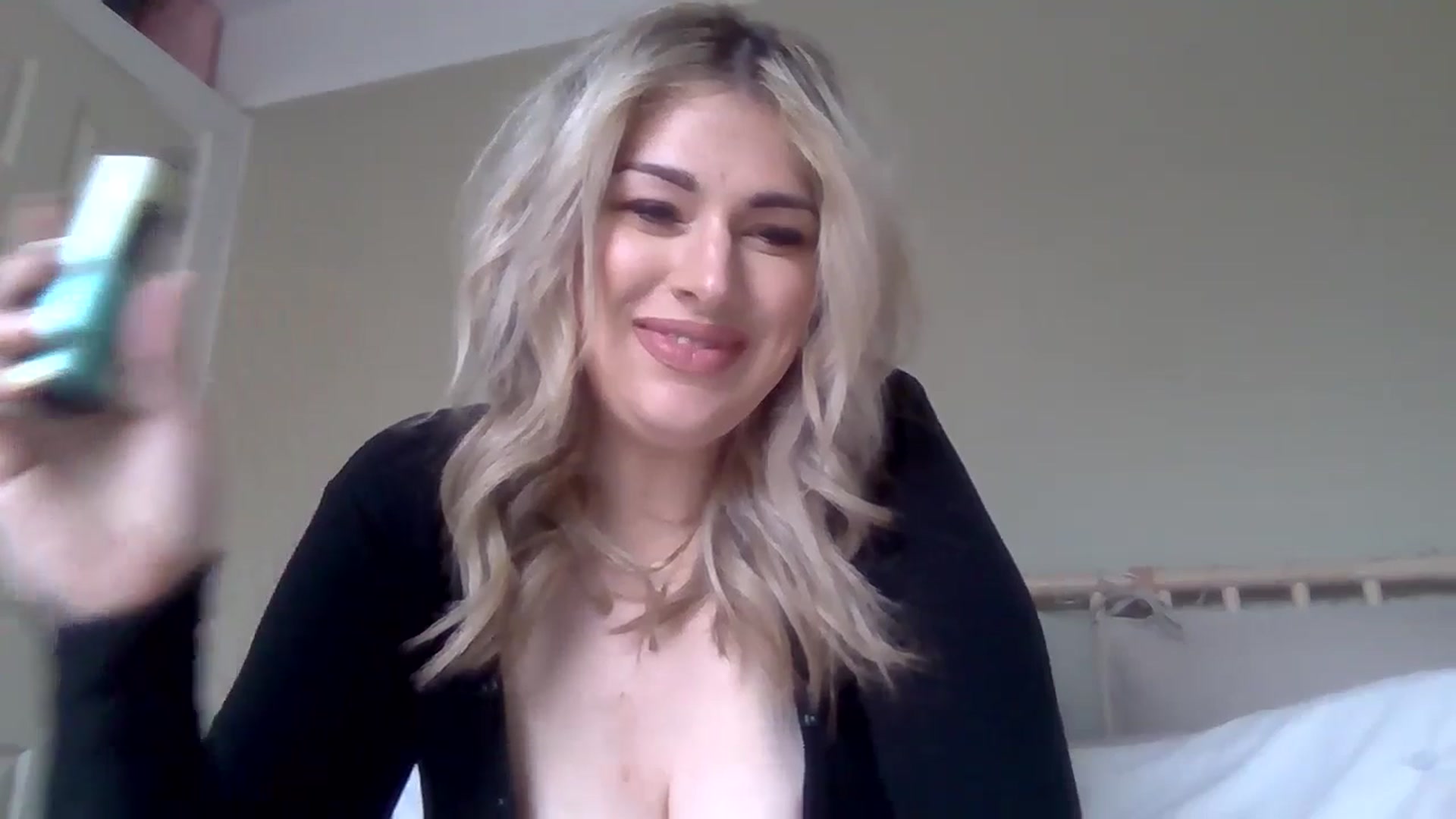 Gallery image thumbnail from Roxy_Reveals's myfreecams stream on, 04/26/2025, 13:46 image 7 of 20