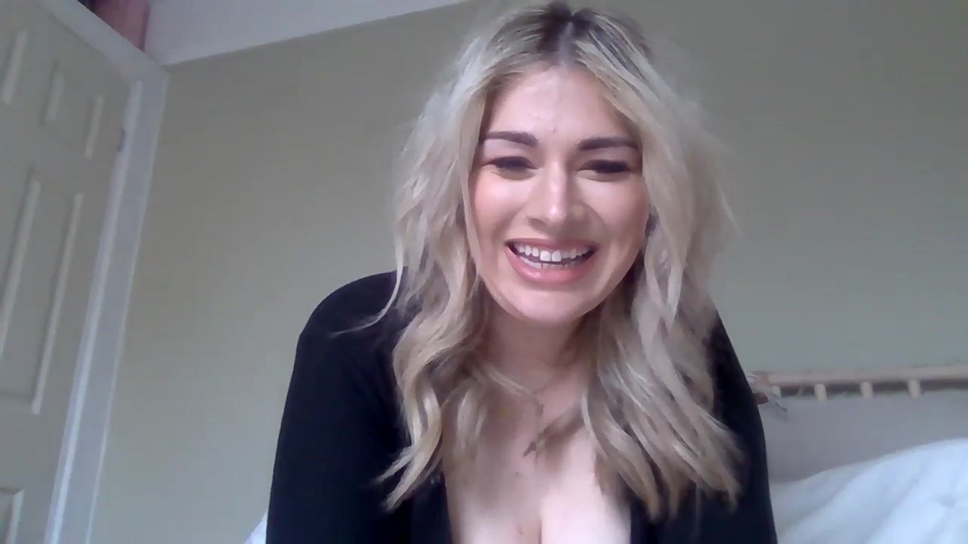 Gallery image thumbnail from Roxy_Reveals's myfreecams stream on, 04/26/2025, 13:46 image 8 of 20