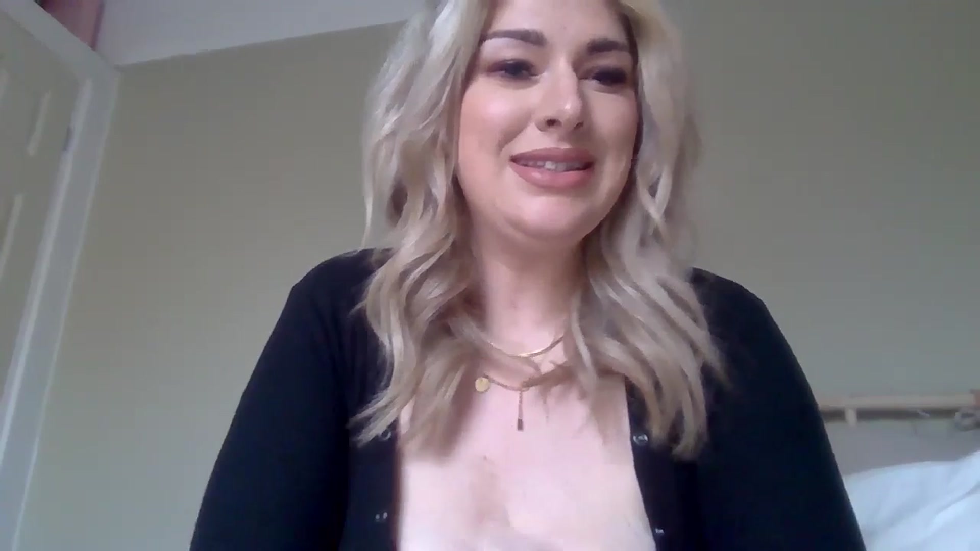 Gallery image thumbnail from Roxy_Reveals's myfreecams stream on, 04/26/2025, 13:46 image 20 of 20