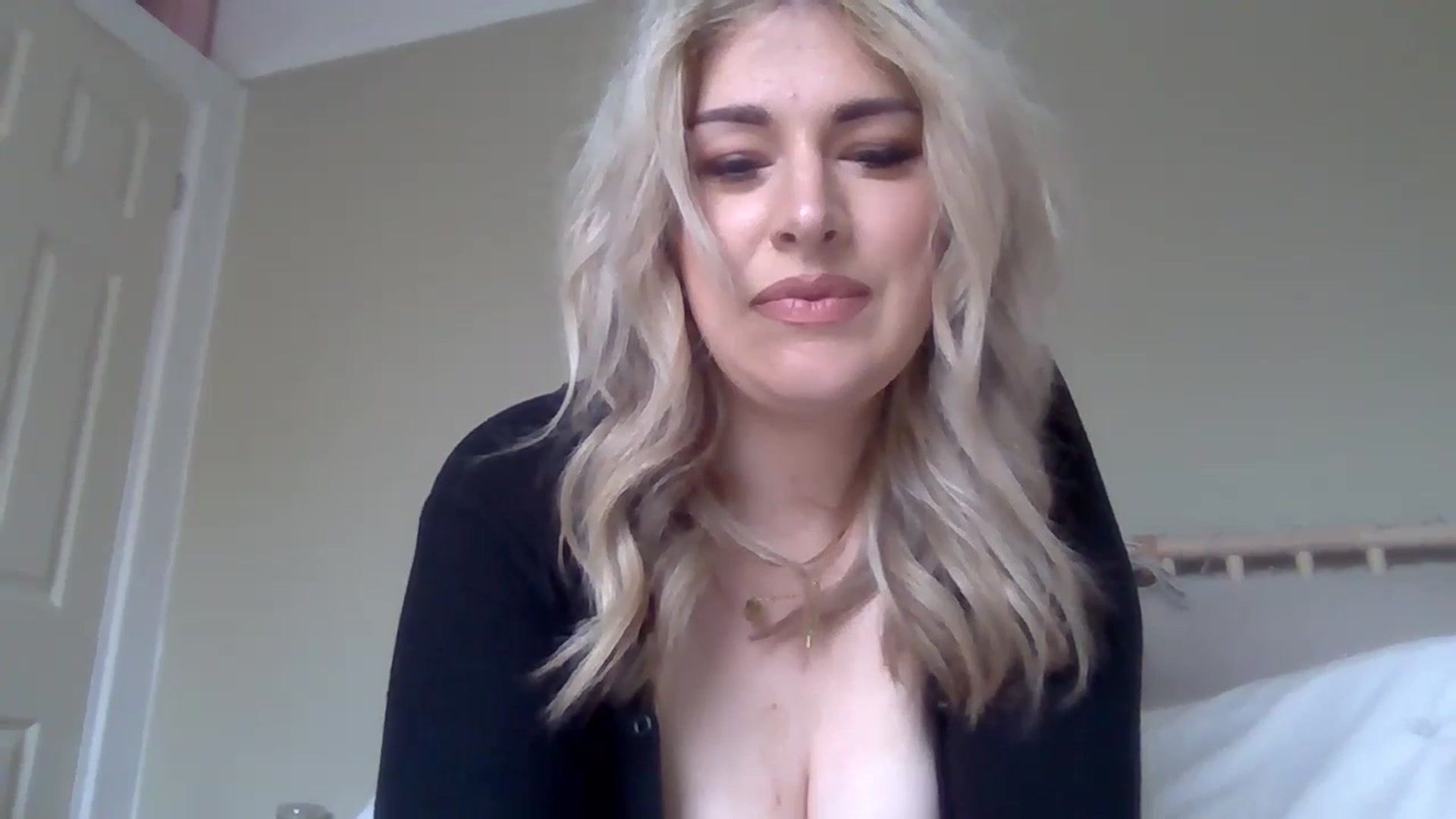 Gallery image thumbnail from Roxy_Reveals's myfreecams stream on, 04/26/2025, 13:46 image 11 of 20
