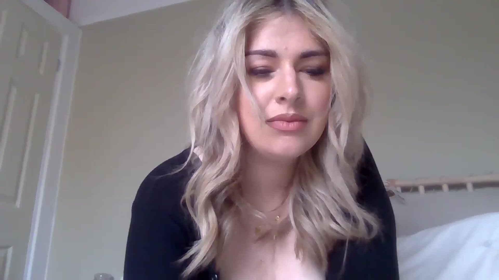 Gallery image thumbnail from Roxy_Reveals's myfreecams stream on, 04/26/2025, 13:46 image 12 of 20