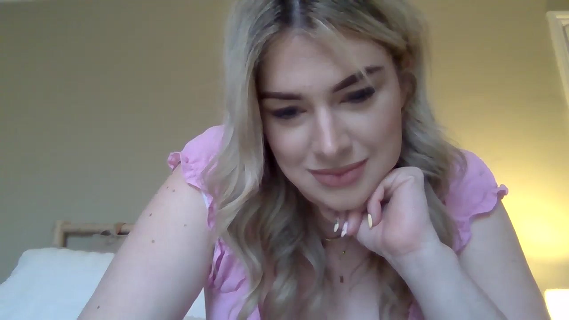Gallery image thumbnail from Roxy_Reveals's myfreecams stream on, 04/28/2025, 15:55 image 9 of 20