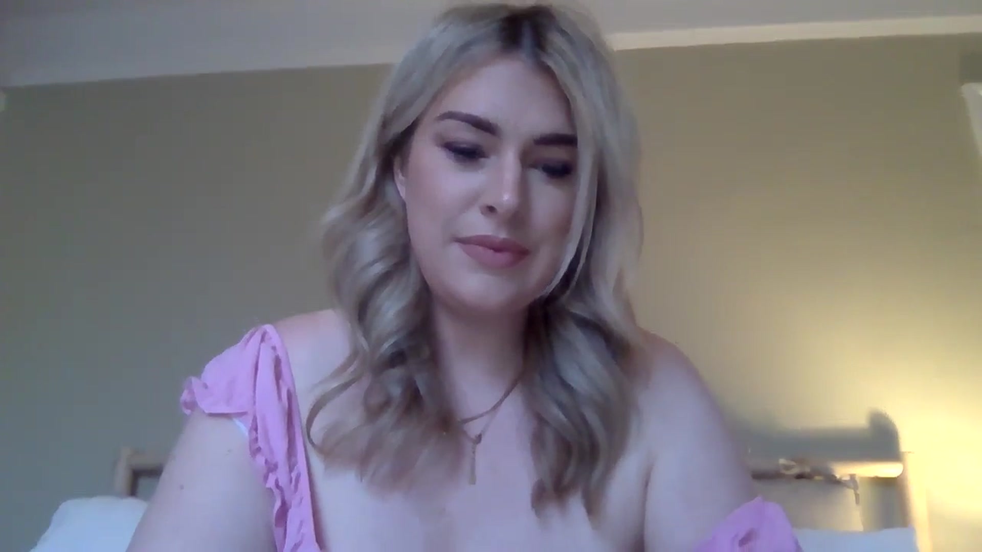 Gallery image thumbnail from Roxy_Reveals's myfreecams stream on, 04/28/2025, 15:55 image 17 of 20
