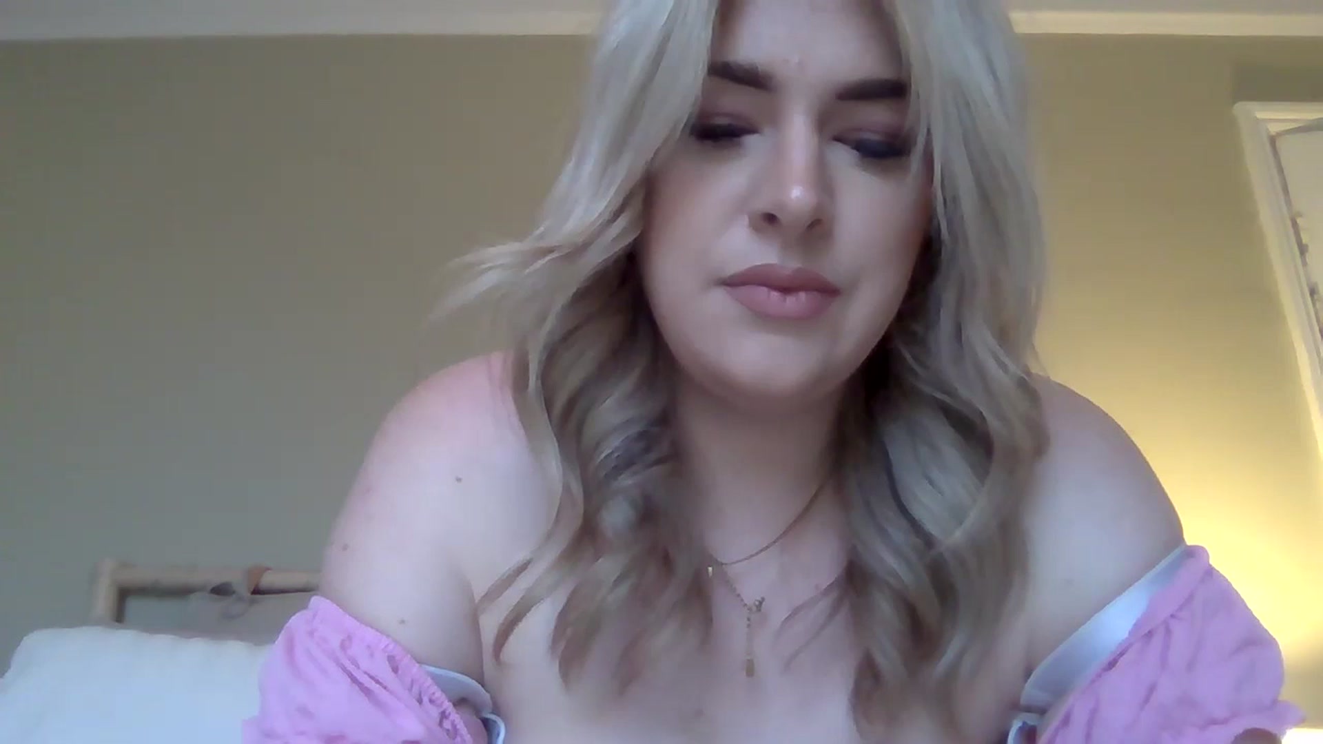 Gallery image thumbnail from Roxy_Reveals's myfreecams stream on, 04/28/2025, 15:55 image 5 of 20