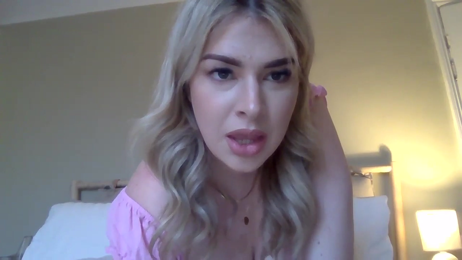 Gallery image thumbnail from Roxy_Reveals's myfreecams stream on, 04/28/2025, 15:55 image 19 of 20