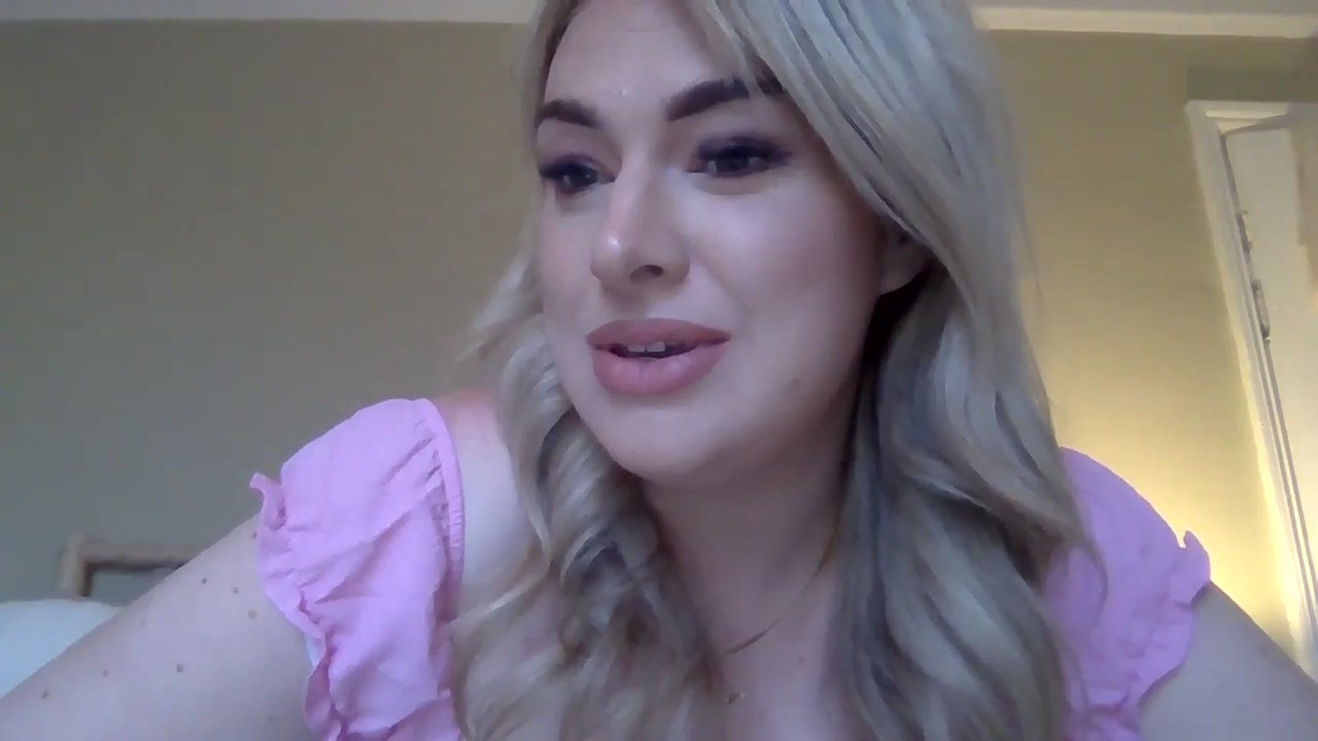 Gallery image thumbnail from Roxy_Reveals's myfreecams stream on, 04/28/2025, 15:55 image 16 of 20