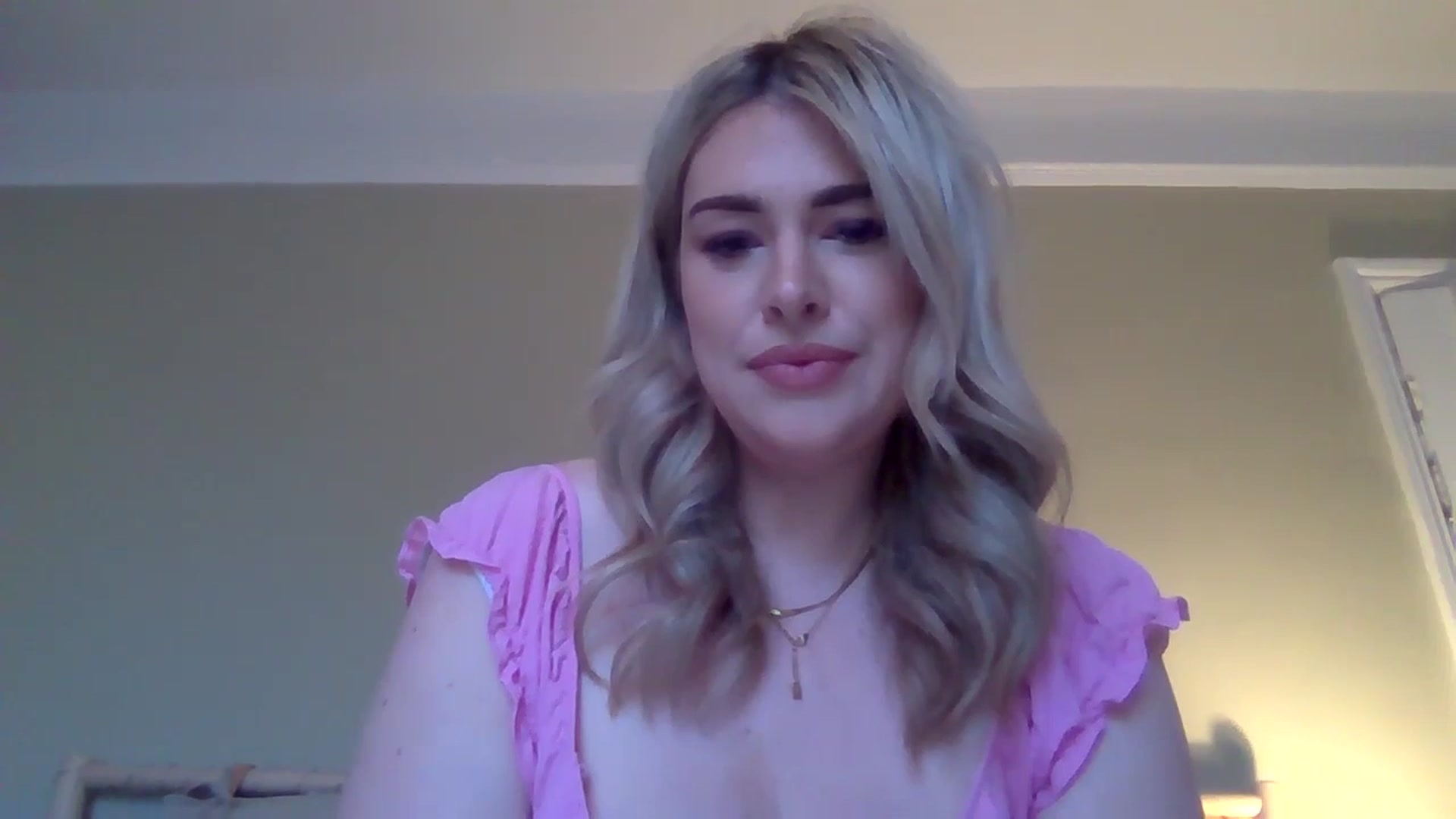 Gallery image thumbnail from Roxy_Reveals's myfreecams stream on, 04/28/2025, 15:55 image 15 of 20