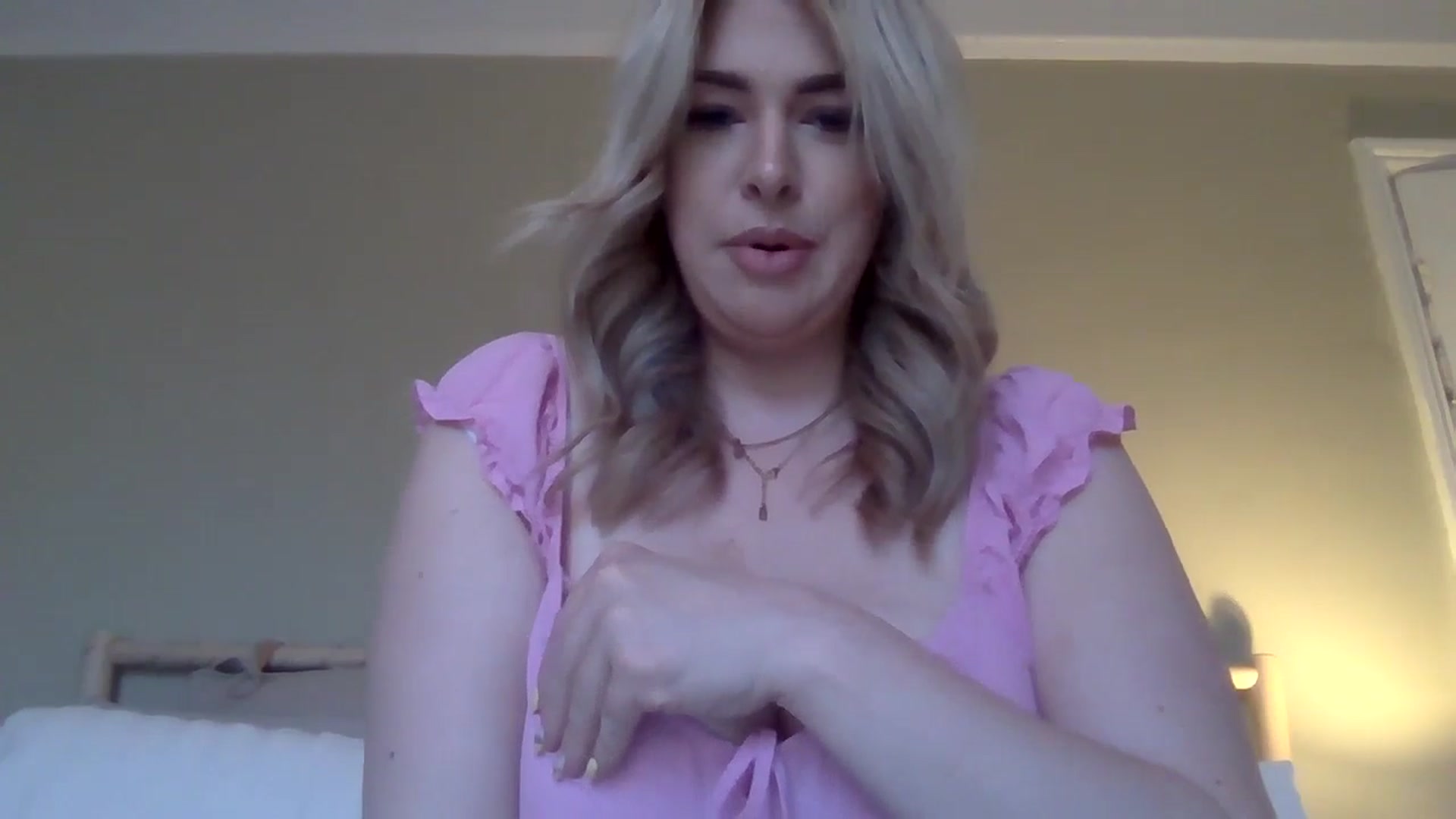Gallery image thumbnail from Roxy_Reveals's myfreecams stream on, 04/28/2025, 15:55 image 4 of 20