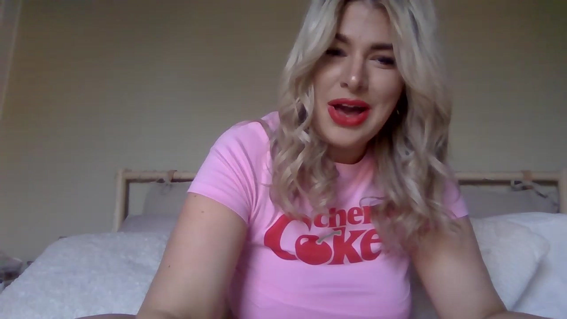 Gallery image thumbnail from Roxy_Reveals's myfreecams stream on, 04/30/2025, 18:46 image 6 of 20