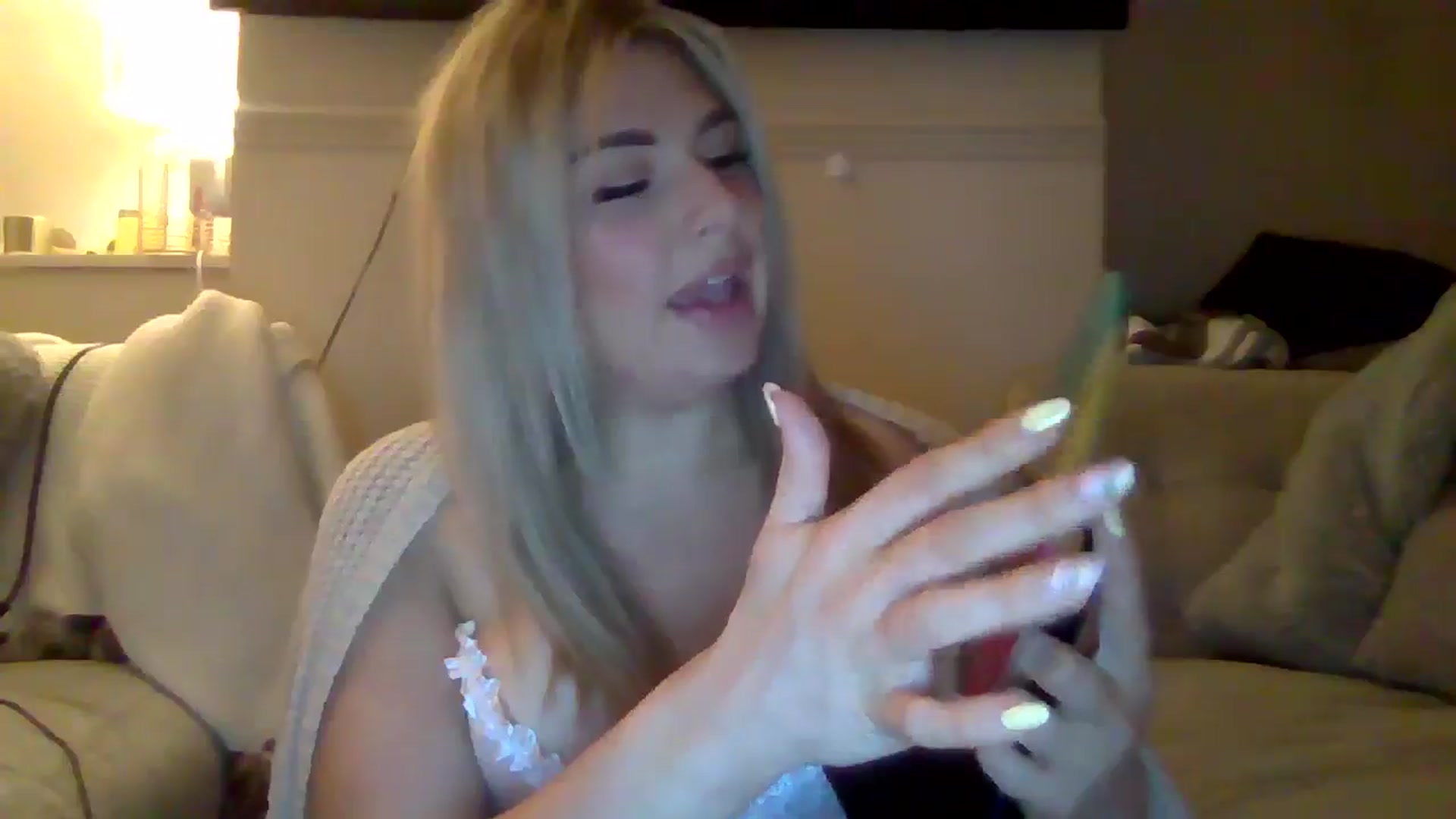 Gallery image thumbnail from Roxy_Reveals's myfreecams stream on, 05/05/2025, 22:13 image 8 of 20