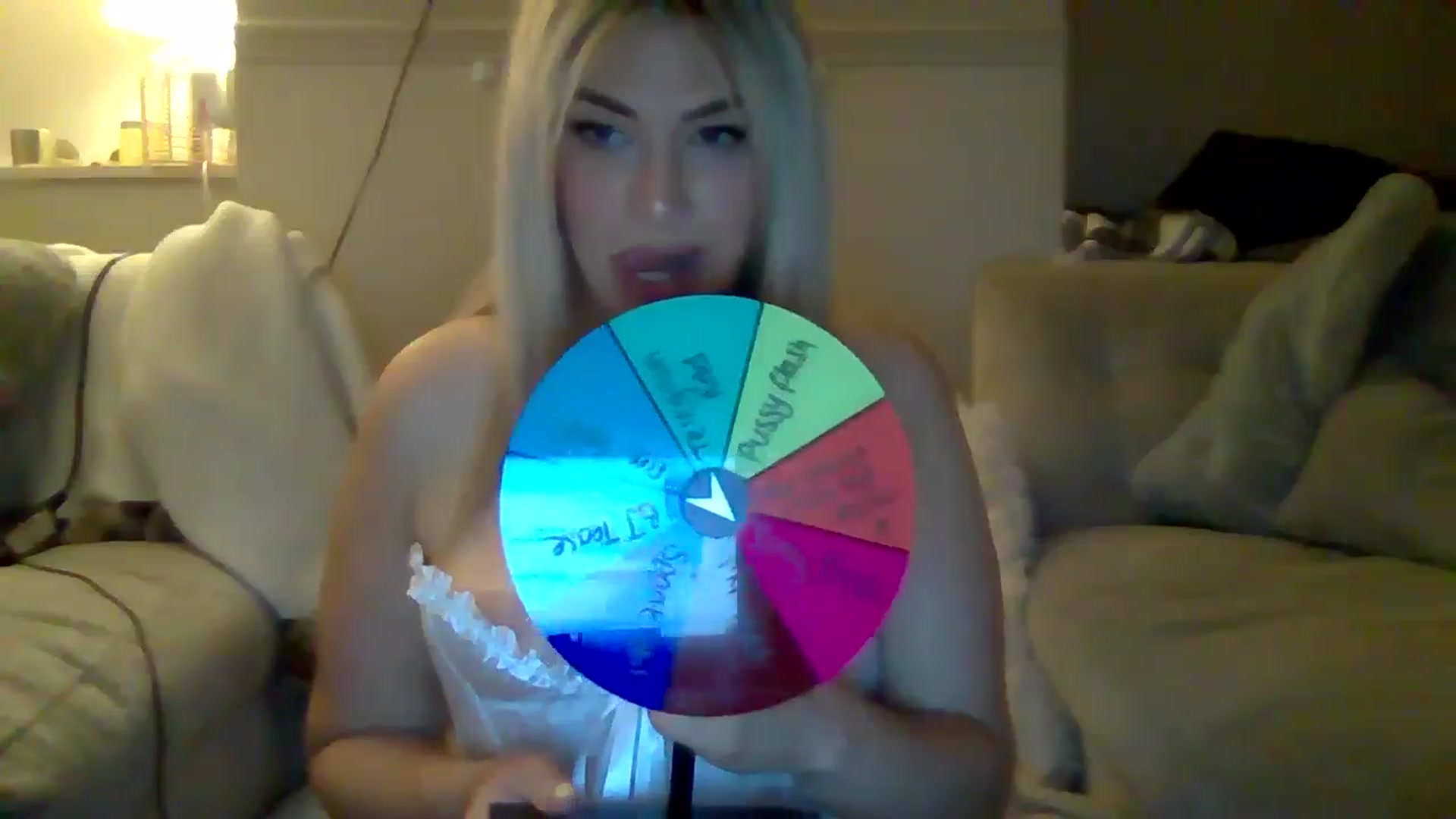 Gallery image thumbnail from Roxy_Reveals's myfreecams stream on, 05/05/2025, 22:13 image 18 of 20
