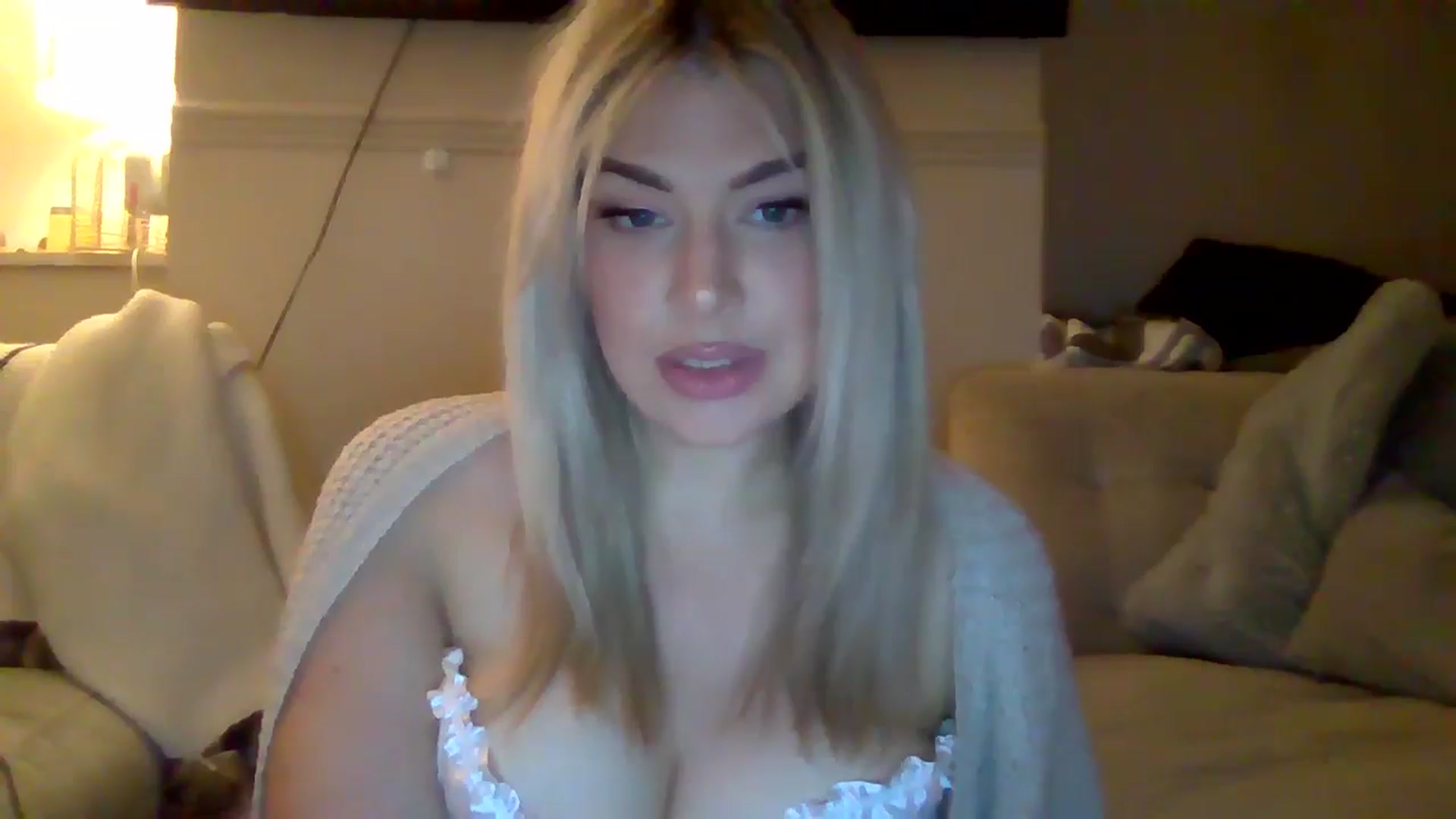 Gallery image thumbnail from Roxy_Reveals's myfreecams stream on, 05/05/2025, 22:13 image 4 of 20