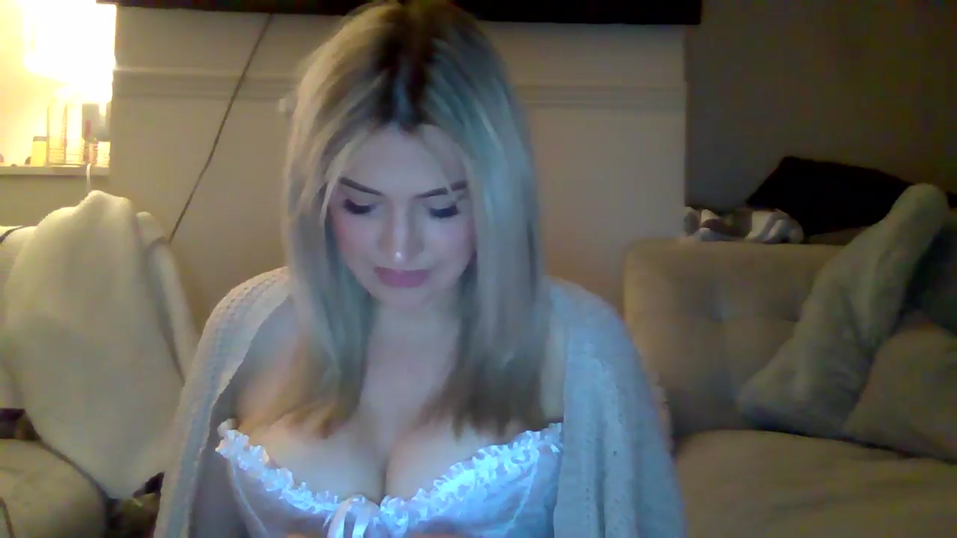 Gallery image thumbnail from Roxy_Reveals's myfreecams stream on, 05/05/2025, 22:13 image 3 of 20