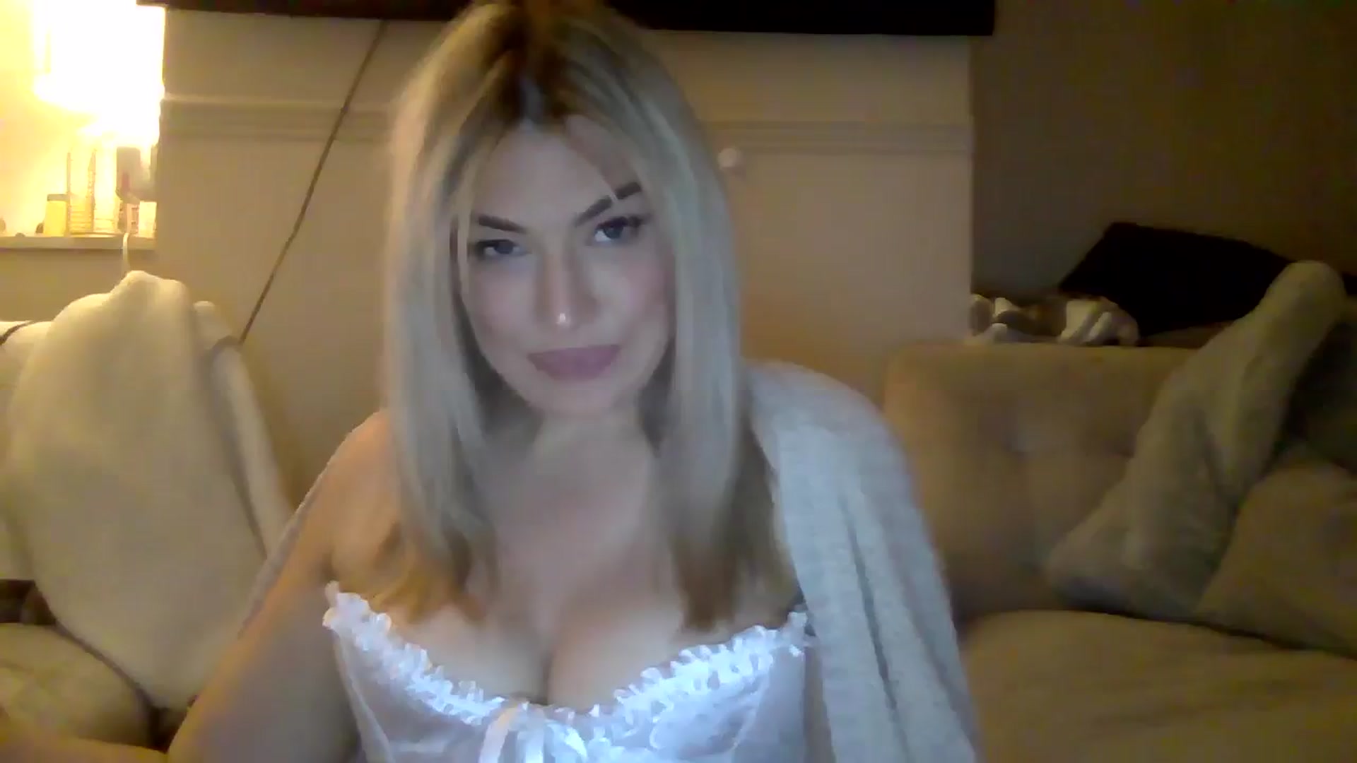 Gallery image thumbnail from Roxy_Reveals's myfreecams stream on, 05/05/2025, 22:13 image 6 of 20
