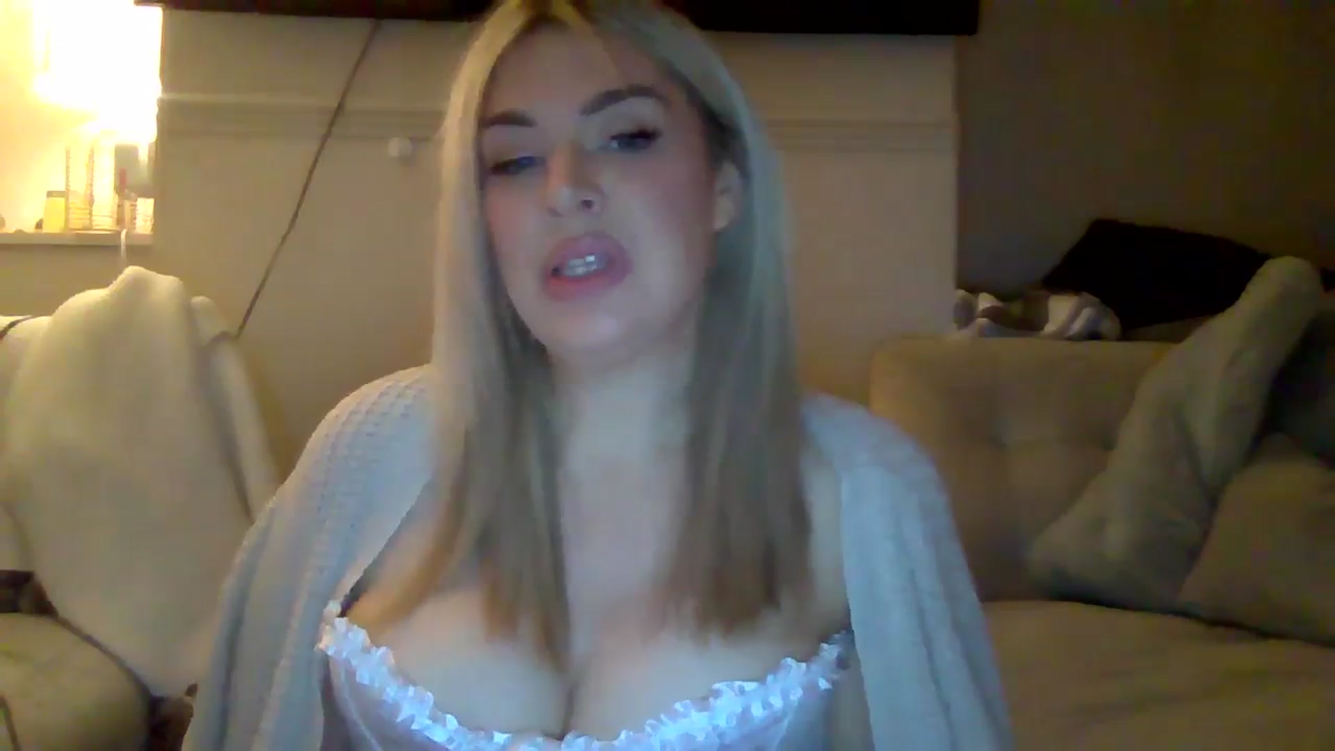 Gallery image thumbnail from Roxy_Reveals's myfreecams stream on, 05/05/2025, 22:13 image 5 of 20