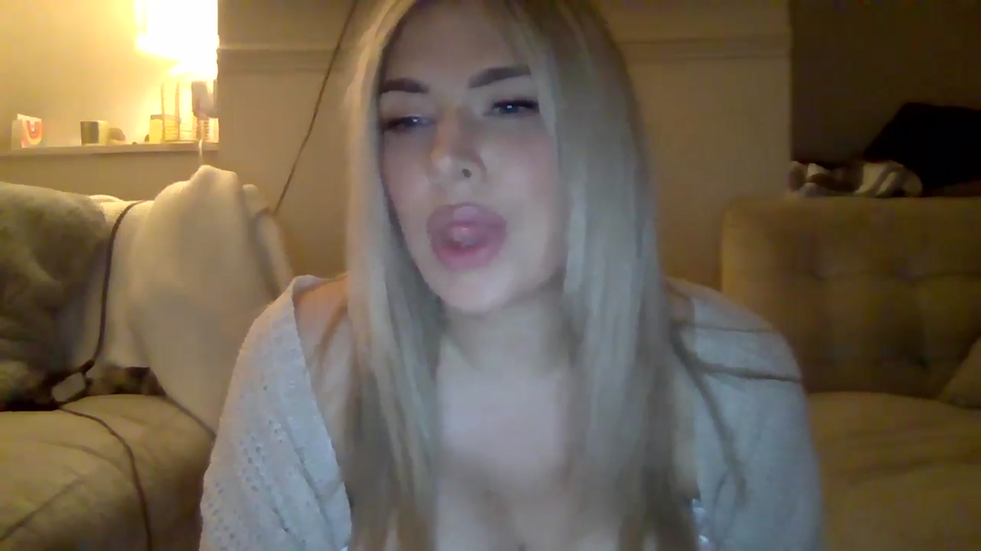 Gallery image thumbnail from Roxy_Reveals's myfreecams stream on, 05/05/2025, 22:54 image 8 of 20