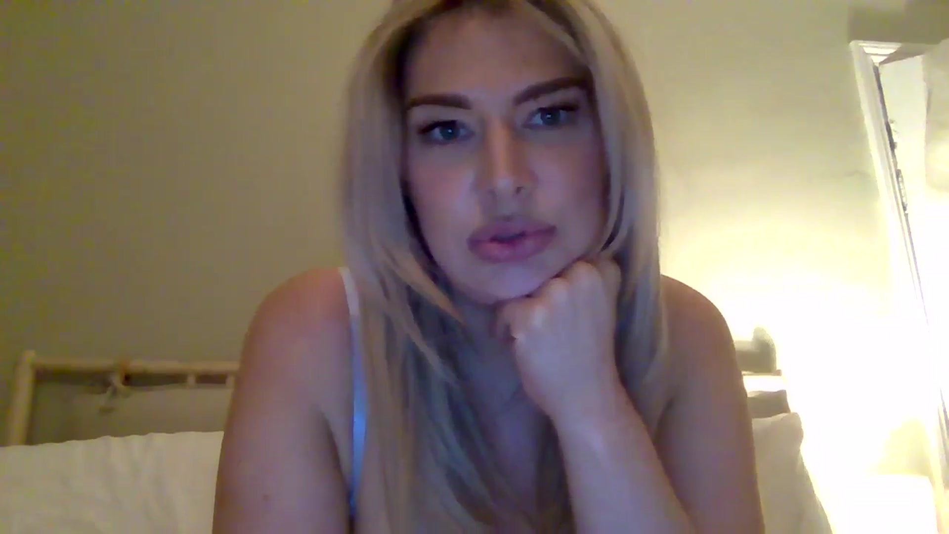 Gallery image thumbnail from Roxy_Reveals's myfreecams stream on, 05/06/2025, 23:06 image 10 of 20