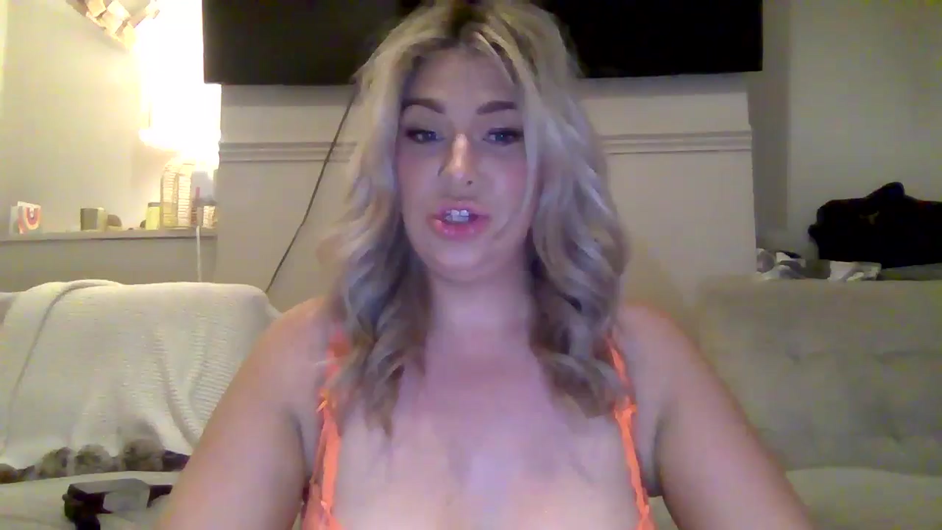 Gallery image thumbnail from Roxy_Reveals's myfreecams stream on, 05/13/2025, 20:40 image 2 of 20
