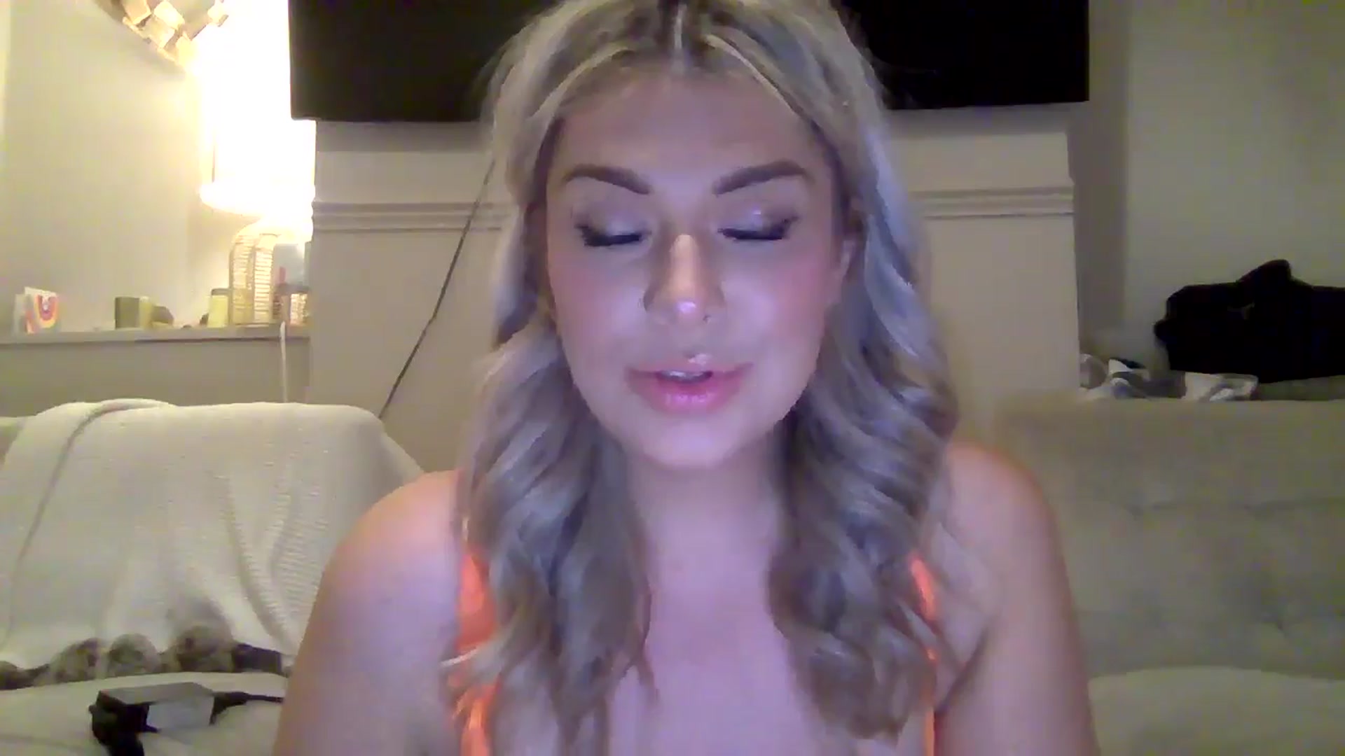 Gallery image thumbnail from Roxy_Reveals's myfreecams stream on, 05/13/2025, 20:40 image 3 of 20