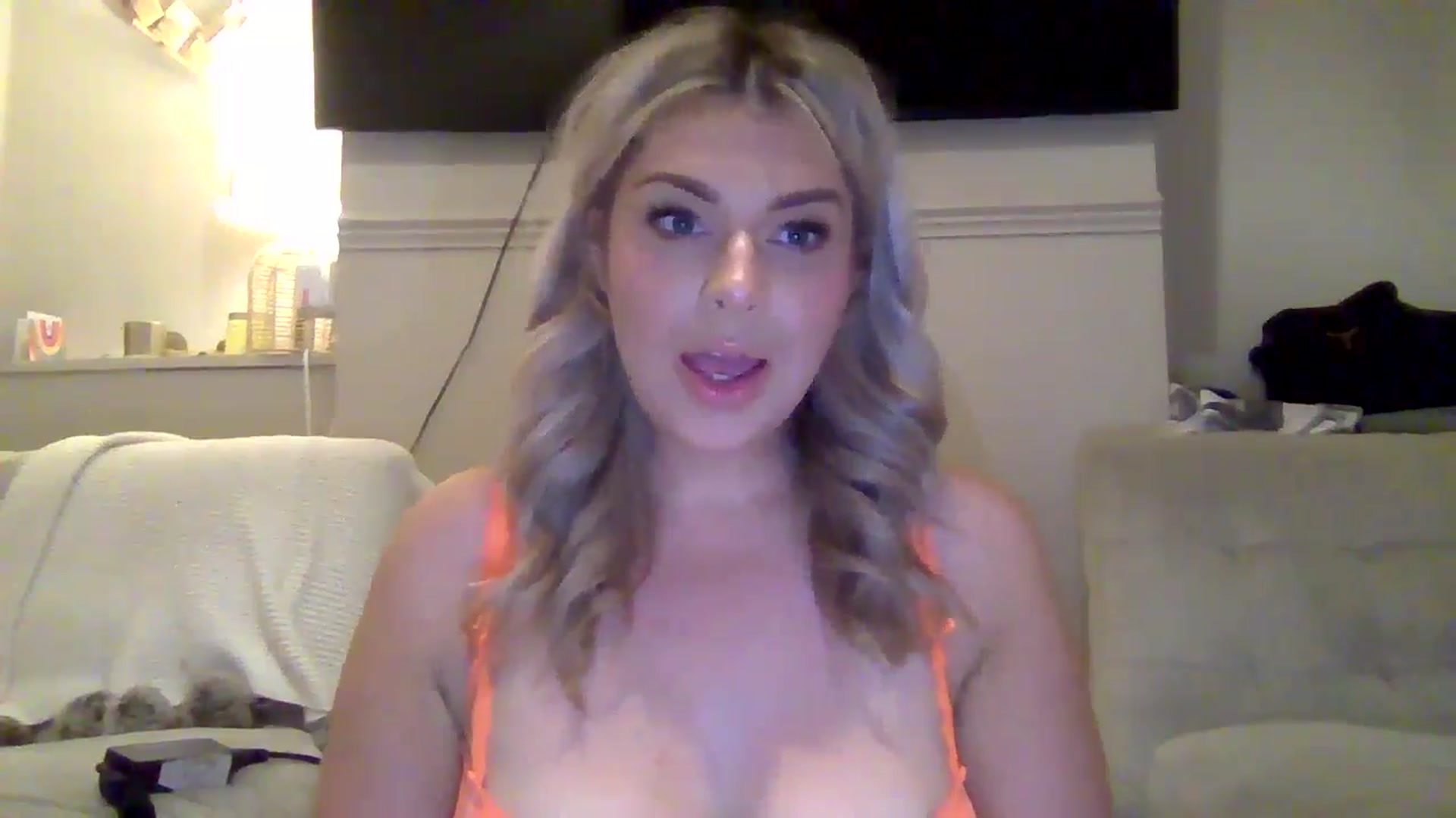 Gallery image thumbnail from Roxy_Reveals's myfreecams stream on, 05/13/2025, 20:40 image 4 of 20