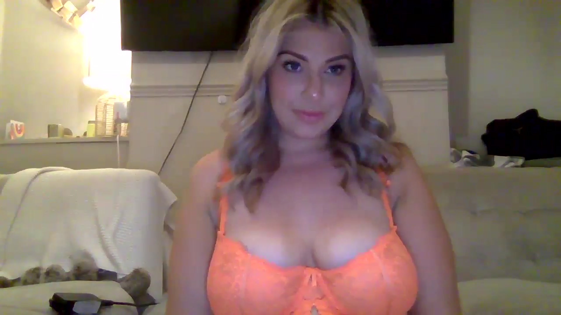Gallery image thumbnail from Roxy_Reveals's myfreecams stream on, 05/13/2025, 20:40 image 5 of 20