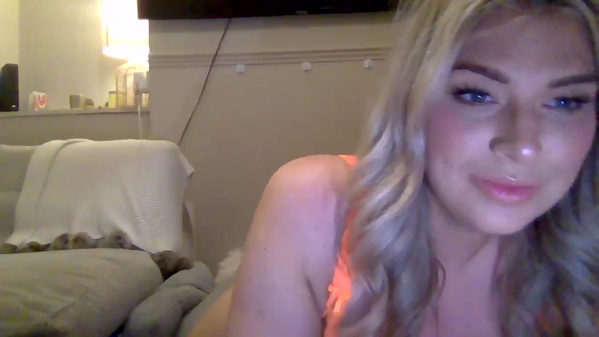 Gallery image thumbnail from Roxy_Reveals's myfreecams stream on, 05/13/2025, 21:00 image 1 of 20