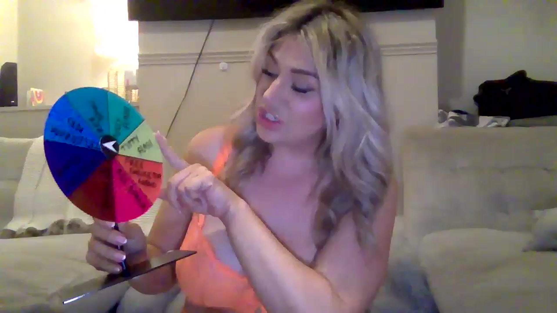 Gallery image thumbnail from Roxy_Reveals's myfreecams stream on, 05/13/2025, 21:00 image 11 of 20