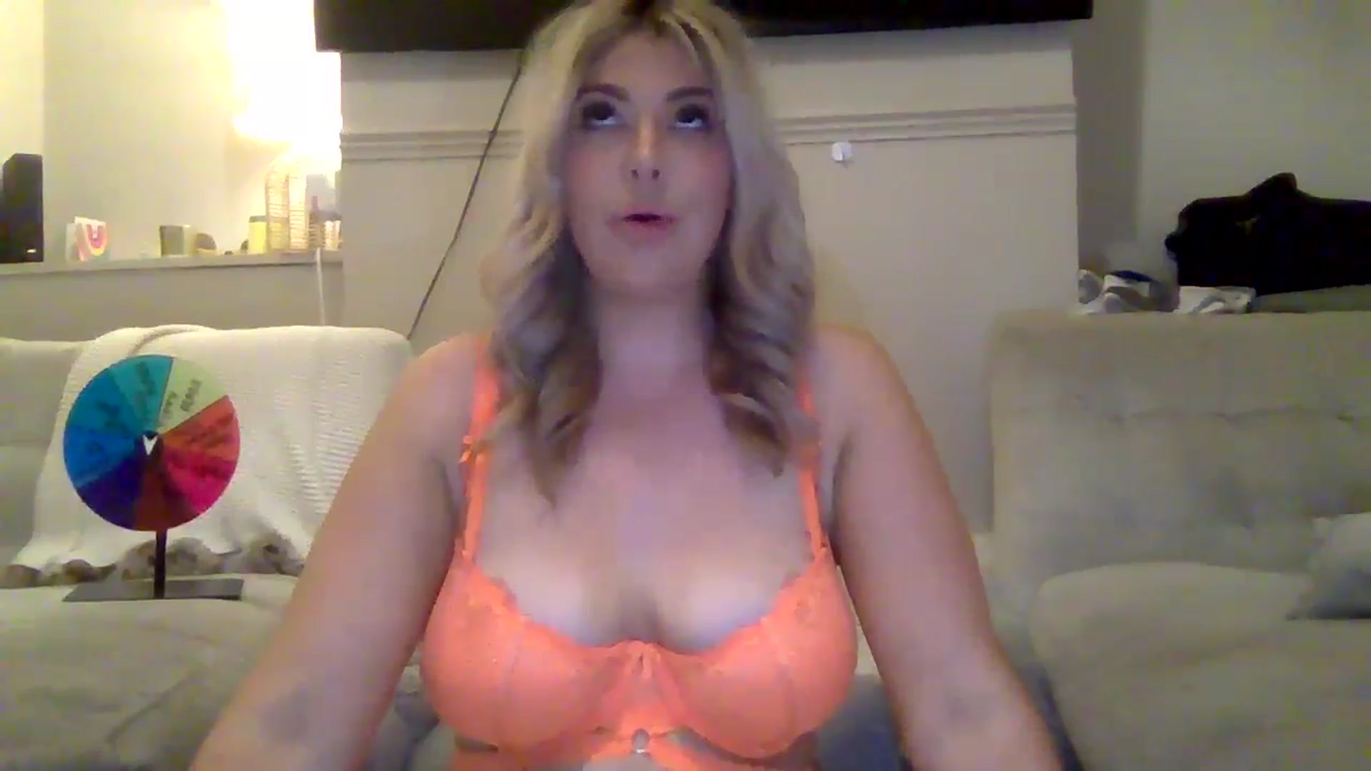 Gallery image thumbnail from Roxy_Reveals's myfreecams stream on, 05/13/2025, 21:00 image 19 of 20