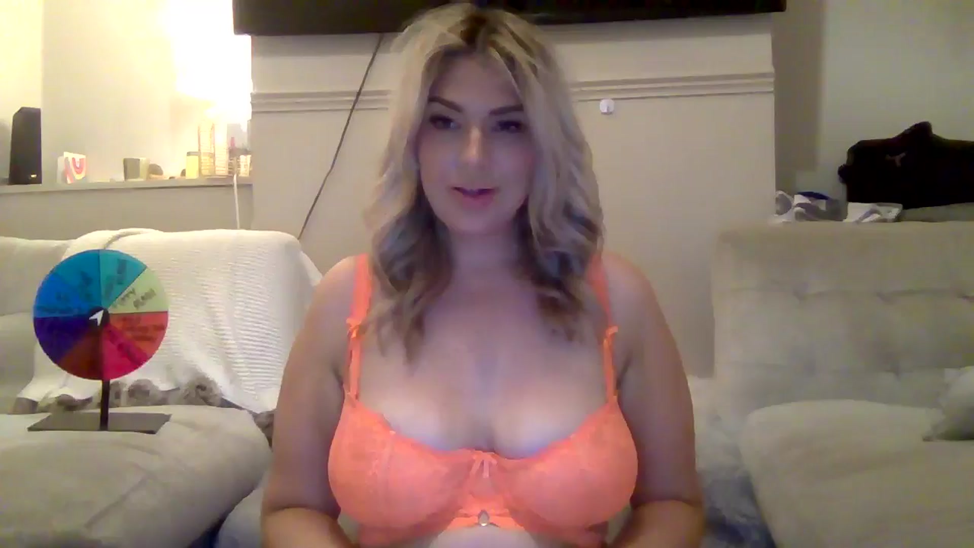 Gallery image thumbnail from Roxy_Reveals's myfreecams stream on, 05/13/2025, 21:36 image 1 of 20