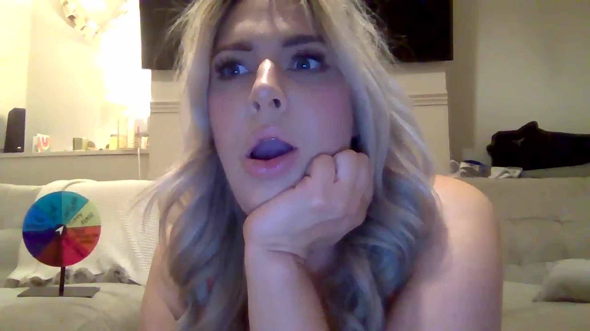 Gallery image thumbnail from Roxy_Reveals's myfreecams stream on, 05/13/2025, 21:36 image 18 of 20
